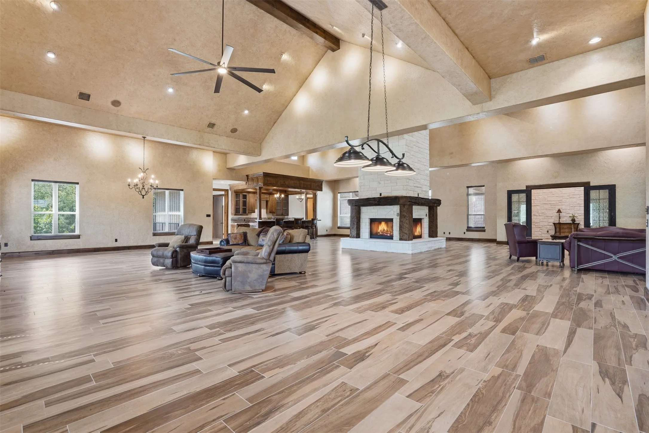 Single Family Residence For Sale in Hood County , 9310 Bellechase Road, Granbury, Texas 76049, 5 Bedroom, 5 Bathroom, 7 Garage spaces, 9,009 Sqft, built in 1999, mls#21284712, Real Estate Agent in Granbury, Homes For Sale in Hood county, Homes For Sale in Granbury, Realtor in Granbury Texas, Real Estate Brokerage Independent Realty Texas, Luminita Cordes Realtor