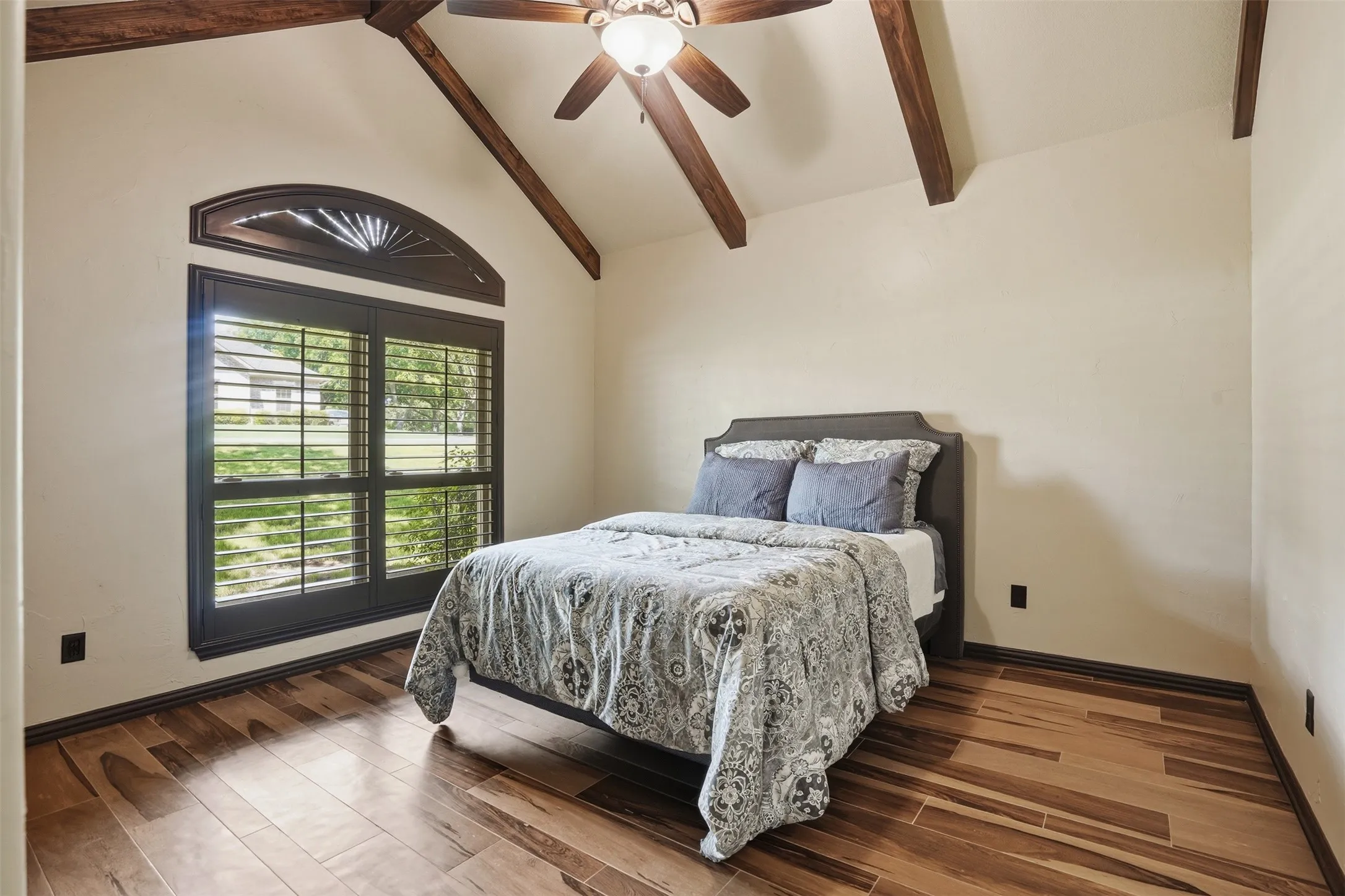 Single Family Residence For Sale in Hood County , 9310 Bellechase Road, Granbury, Texas 76049, 5 Bedroom, 5 Bathroom, 7 Garage spaces, 9,009 Sqft, built in 1999, mls#21284712, Real Estate Agent in Granbury, Homes For Sale in Hood county, Homes For Sale in Granbury, Realtor in Granbury Texas, Real Estate Brokerage Independent Realty Texas, Luminita Cordes Realtor