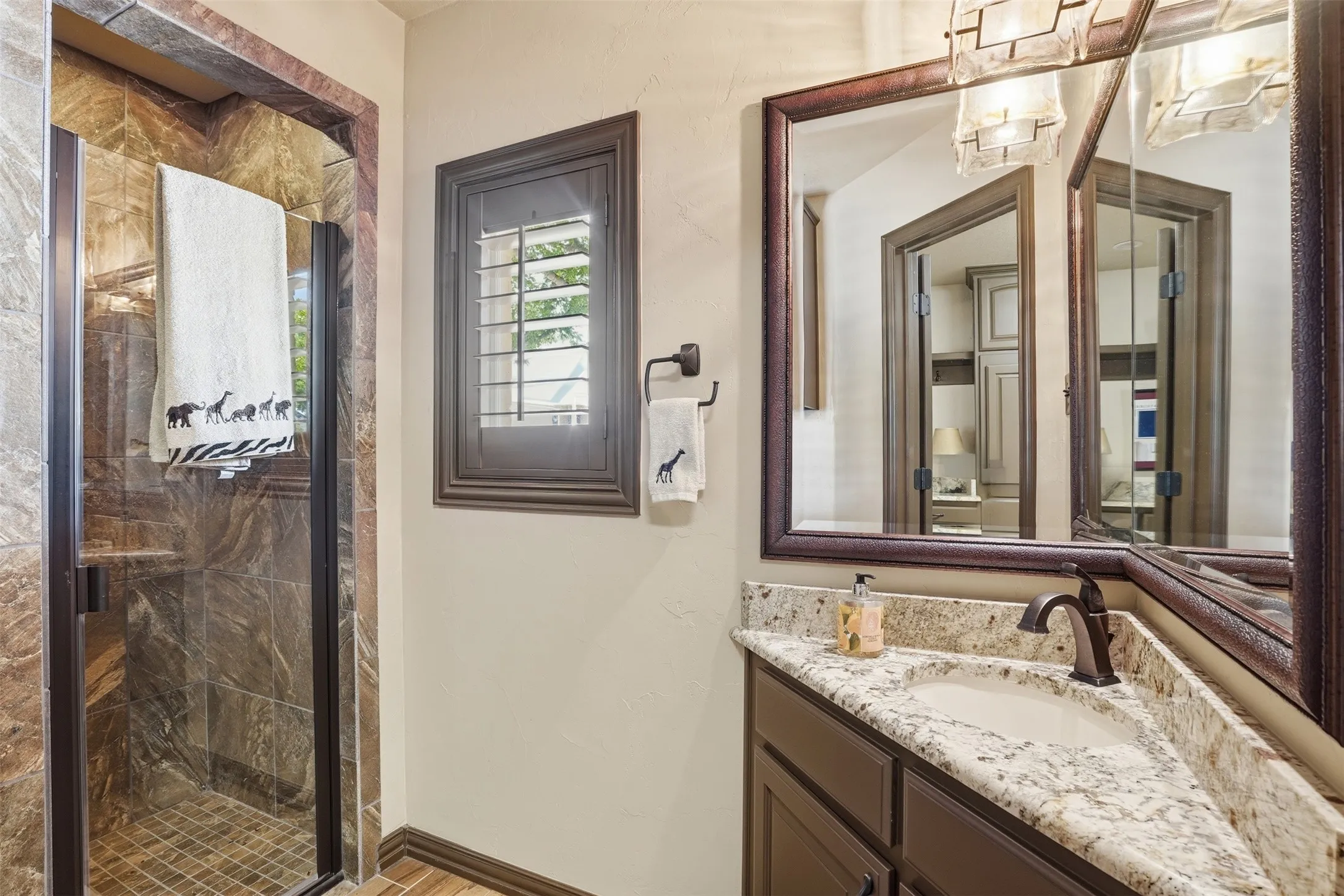 Single Family Residence For Sale in Hood County , 9310 Bellechase Road, Granbury, Texas 76049, 5 Bedroom, 5 Bathroom, 7 Garage spaces, 9,009 Sqft, built in 1999, mls#21284712, Real Estate Agent in Granbury, Homes For Sale in Hood county, Homes For Sale in Granbury, Realtor in Granbury Texas, Real Estate Brokerage Independent Realty Texas, Luminita Cordes Realtor