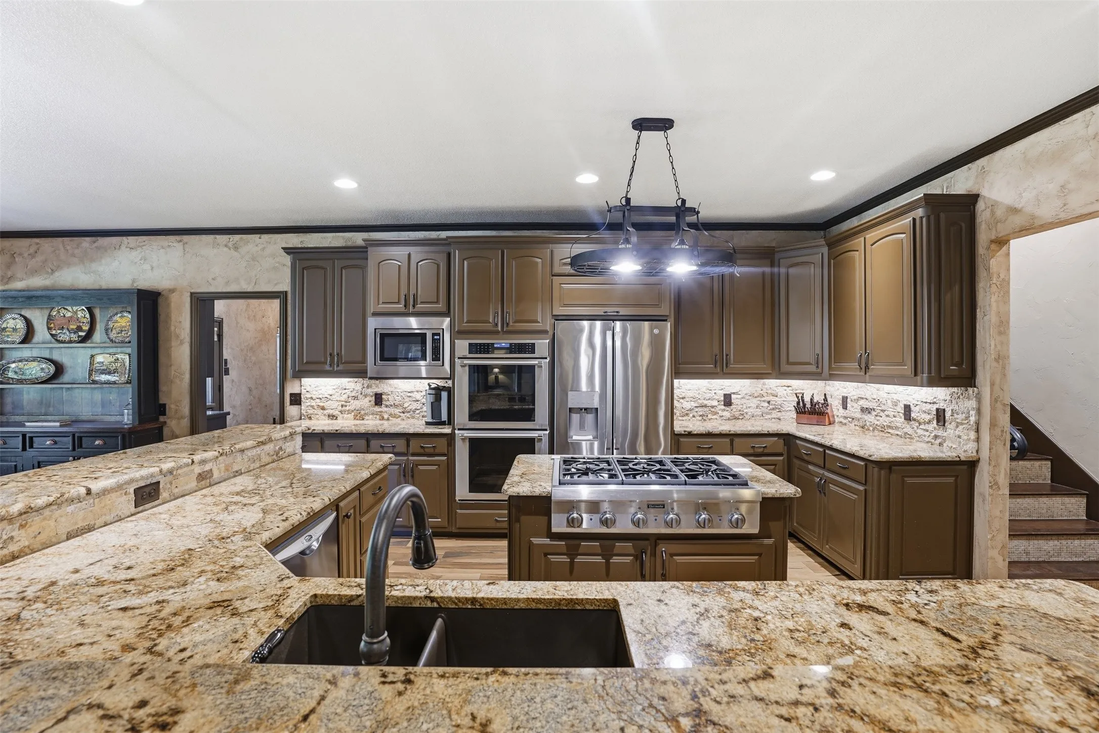 Single Family Residence For Sale in Hood County , 9310 Bellechase Road, Granbury, Texas 76049, 5 Bedroom, 5 Bathroom, 7 Garage spaces, 9,009 Sqft, built in 1999, mls#21284712, Real Estate Agent in Granbury, Homes For Sale in Hood county, Homes For Sale in Granbury, Realtor in Granbury Texas, Real Estate Brokerage Independent Realty Texas, Luminita Cordes Realtor