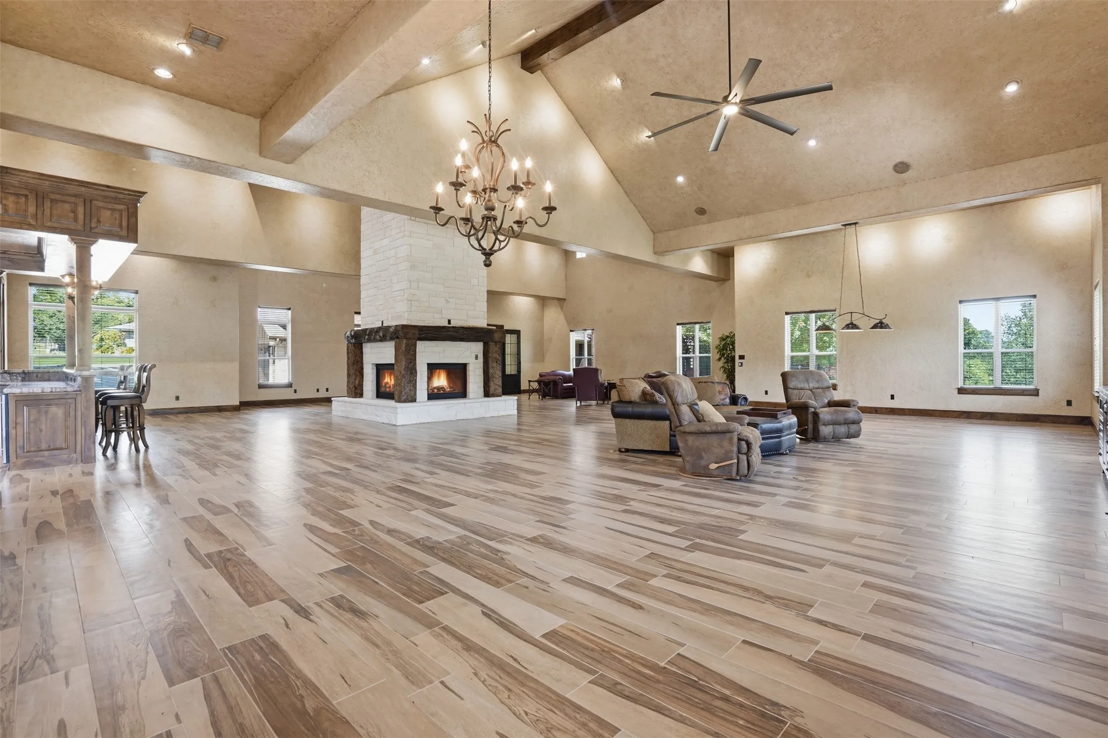 Single Family Residence For Sale in Hood County , 9310 Bellechase Road, Granbury, Texas 76049, 5 Bedroom, 5 Bathroom, 7 Garage spaces, 9,009 Sqft, built in 1999, mls#21284712, Real Estate Agent in Granbury, Homes For Sale in Hood county, Homes For Sale in Granbury, Realtor in Granbury Texas, Real Estate Brokerage Independent Realty Texas, Luminita Cordes Realtor