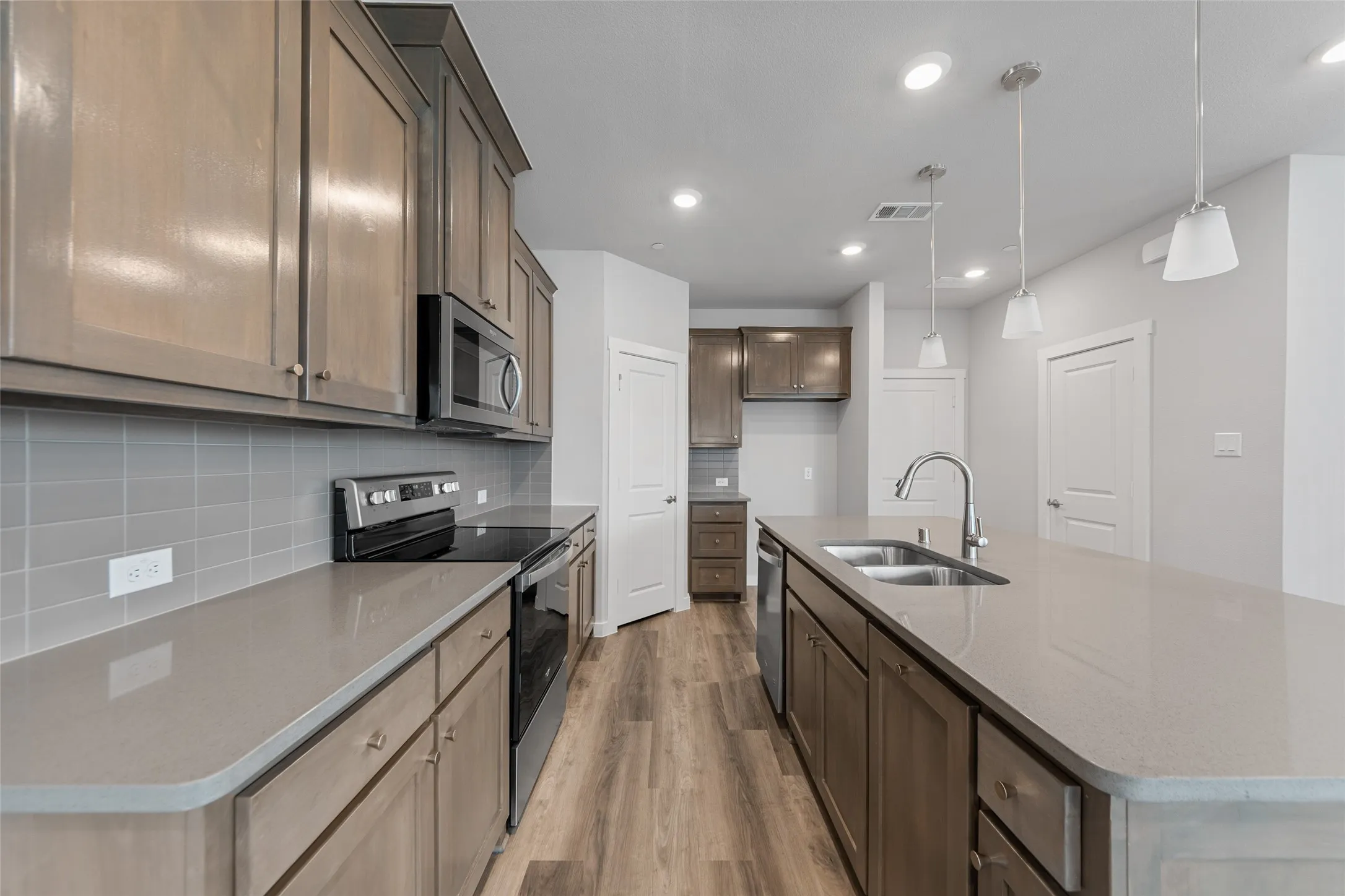 Townhouse For Rent in Collin County , 800 Emerling, Mc Kinney, Texas 75069, 3 Bedroom, 3 Bathroom, 2 Garage spaces, 1,810 Sqft, built in 2021, mls#21283518, Real Estate Agent in Mc Kinney, Homes For Rent in Collin county, Homes For Rent in Mc Kinney, Realtor in Mc Kinney Texas, Real Estate Brokerage Independent Realty Texas, Luminita Cordes Realtor