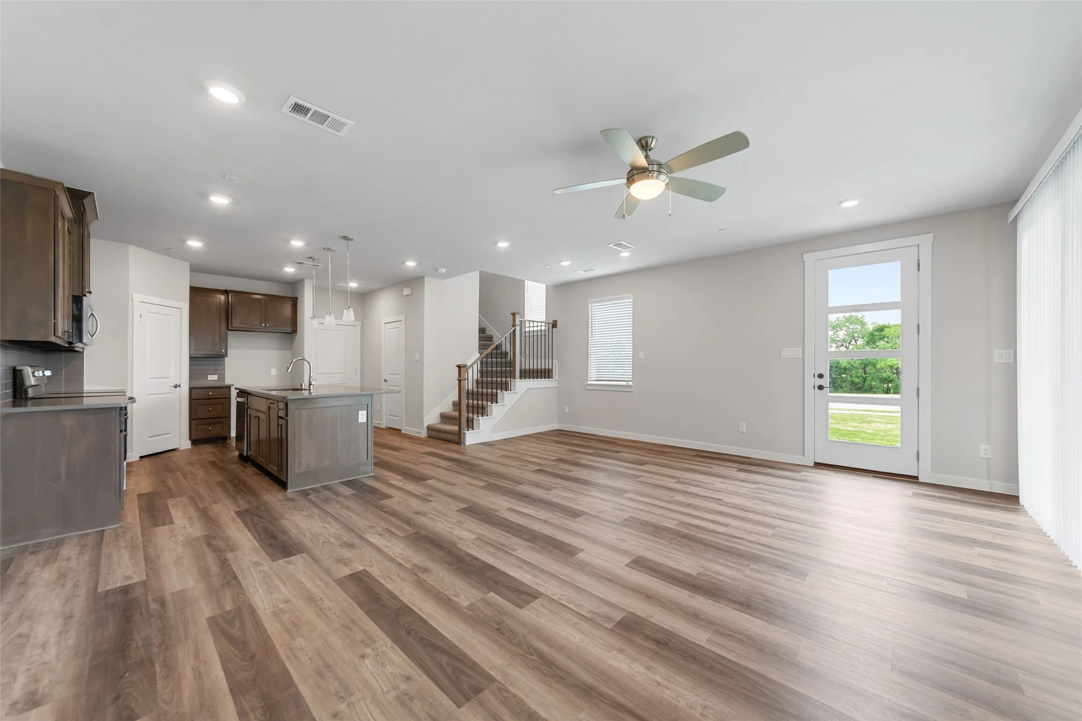 Townhouse For Rent in Collin County , 800 Emerling, Mc Kinney, Texas 75069, 3 Bedroom, 3 Bathroom, 2 Garage spaces, 1,810 Sqft, built in 2021, mls#21283518, Real Estate Agent in Mc Kinney, Homes For Rent in Collin county, Homes For Rent in Mc Kinney, Realtor in Mc Kinney Texas, Real Estate Brokerage Independent Realty Texas, Luminita Cordes Realtor