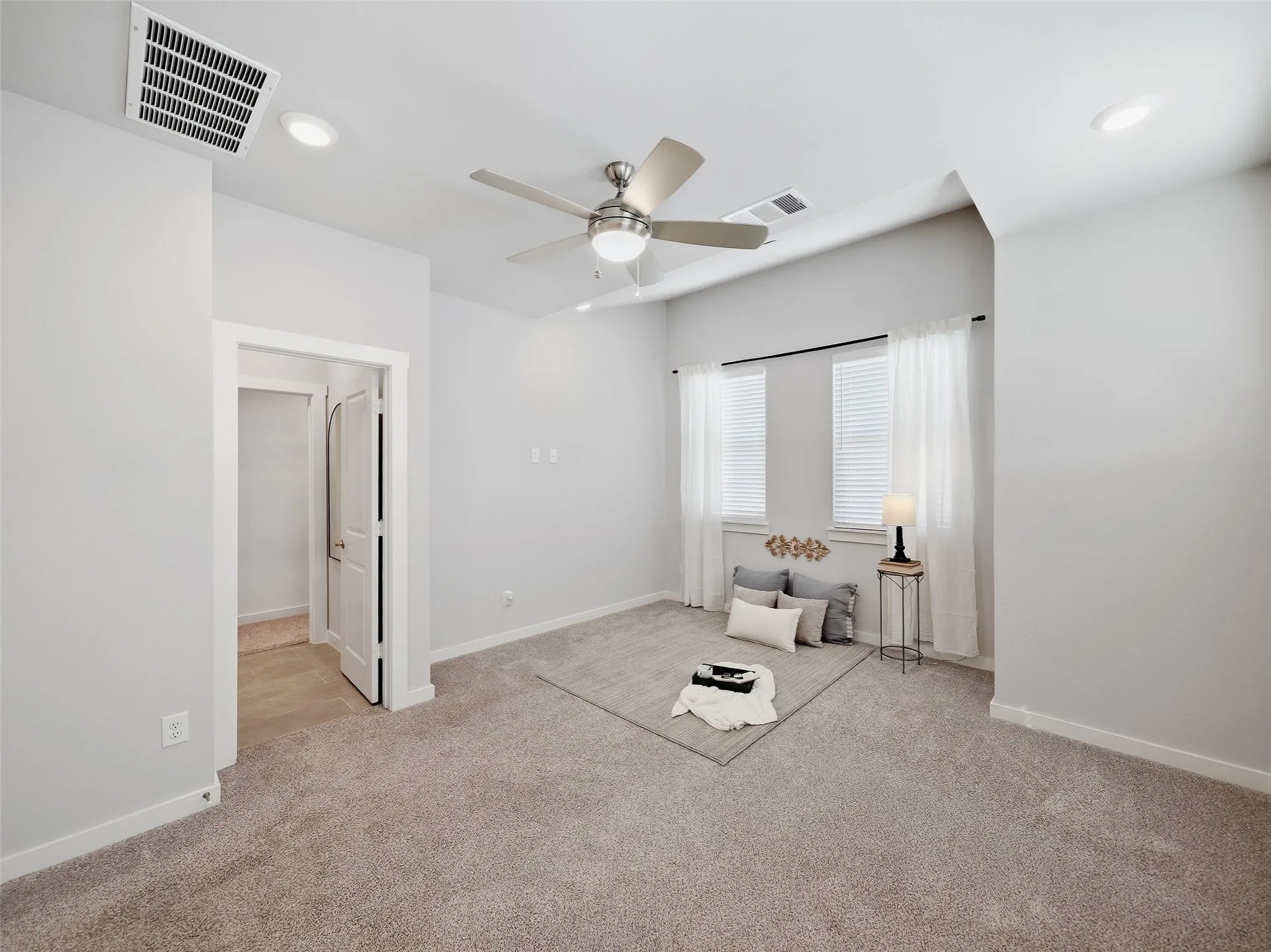 Townhouse For Rent in Collin County , 800 Emerling, Mc Kinney, Texas 75069, 3 Bedroom, 3 Bathroom, 2 Garage spaces, 1,810 Sqft, built in 2021, mls#21283518, Real Estate Agent in Mc Kinney, Homes For Rent in Collin county, Homes For Rent in Mc Kinney, Realtor in Mc Kinney Texas, Real Estate Brokerage Independent Realty Texas, Luminita Cordes Realtor