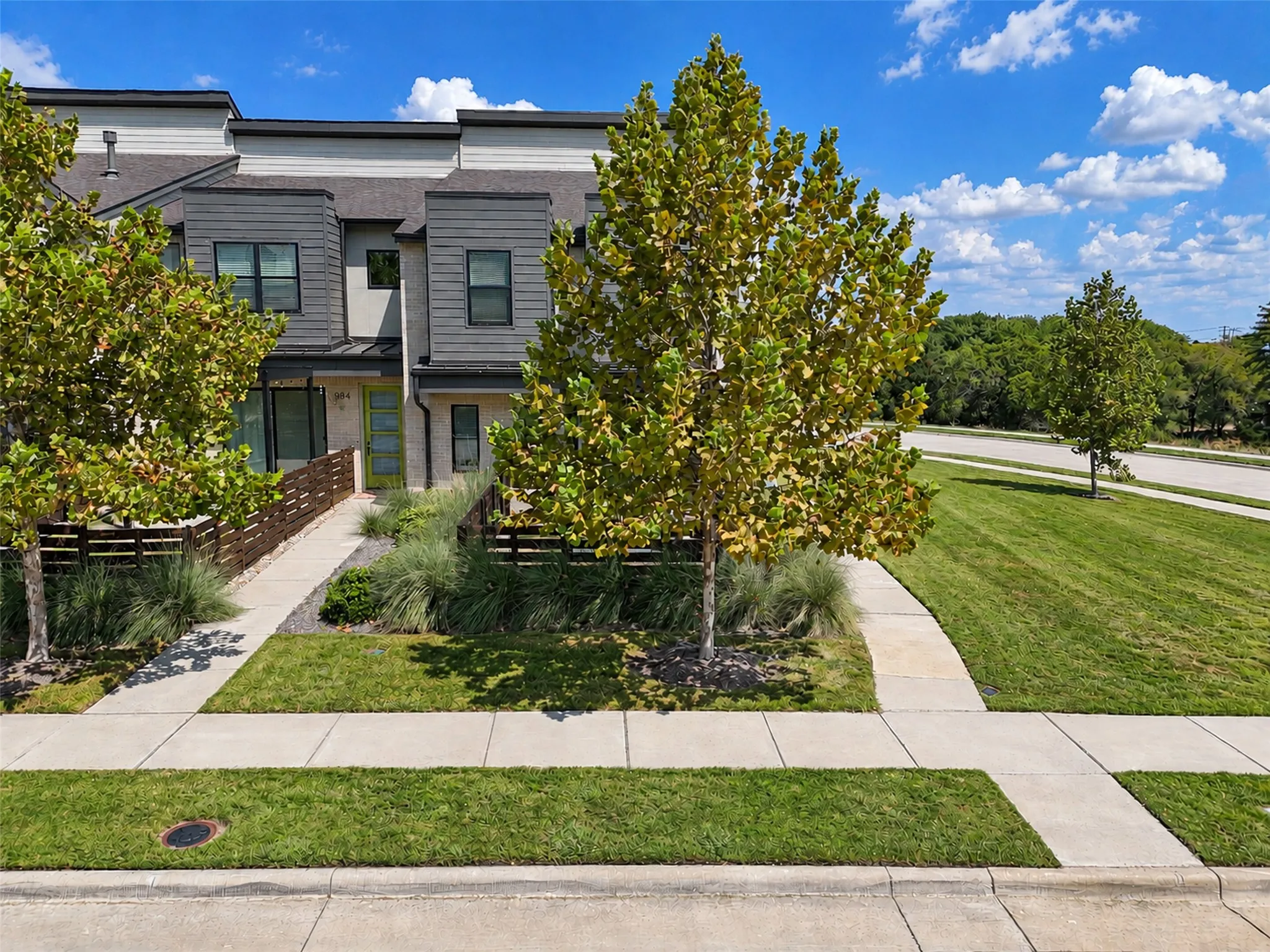 Townhouse For Rent in Collin County , 800 Emerling, Mc Kinney, Texas 75069, 3 Bedroom, 3 Bathroom, 2 Garage spaces, 1,810 Sqft, built in 2021, mls#21283518, Real Estate Agent in Mc Kinney, Homes For Rent in Collin county, Homes For Rent in Mc Kinney, Realtor in Mc Kinney Texas, Real Estate Brokerage Independent Realty Texas, Luminita Cordes Realtor
