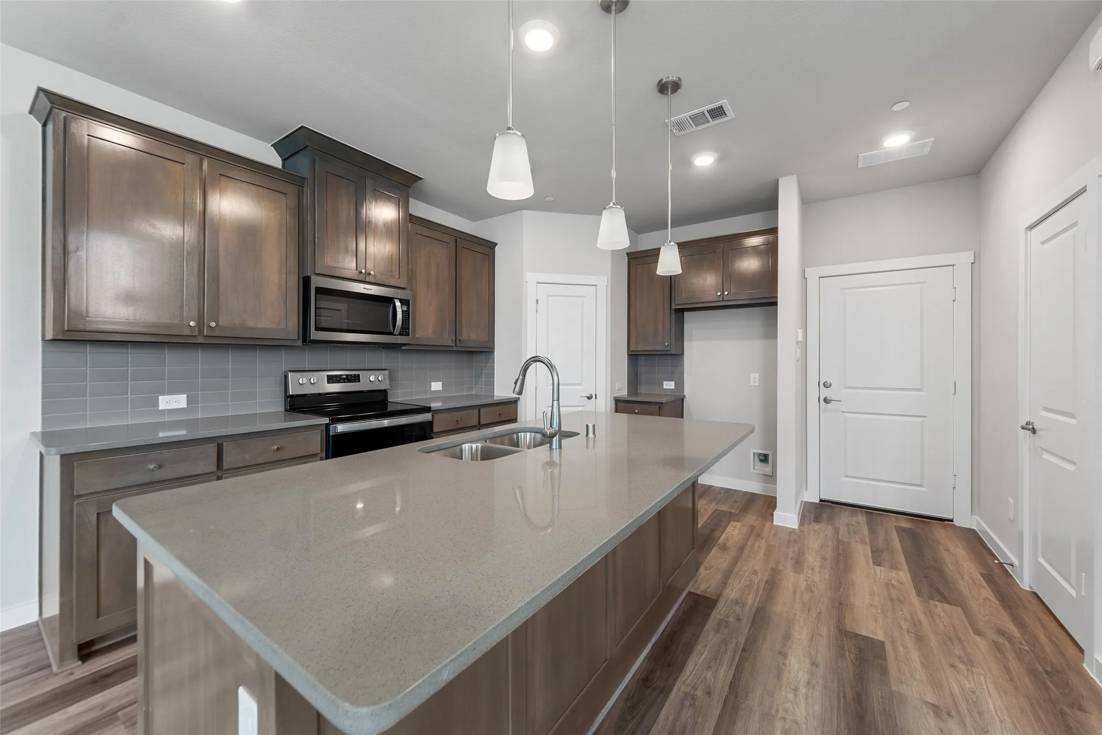 Townhouse For Rent in Collin County , 800 Emerling, Mc Kinney, Texas 75069, 3 Bedroom, 3 Bathroom, 2 Garage spaces, 1,810 Sqft, built in 2021, mls#21283518, Real Estate Agent in Mc Kinney, Homes For Rent in Collin county, Homes For Rent in Mc Kinney, Realtor in Mc Kinney Texas, Real Estate Brokerage Independent Realty Texas, Luminita Cordes Realtor