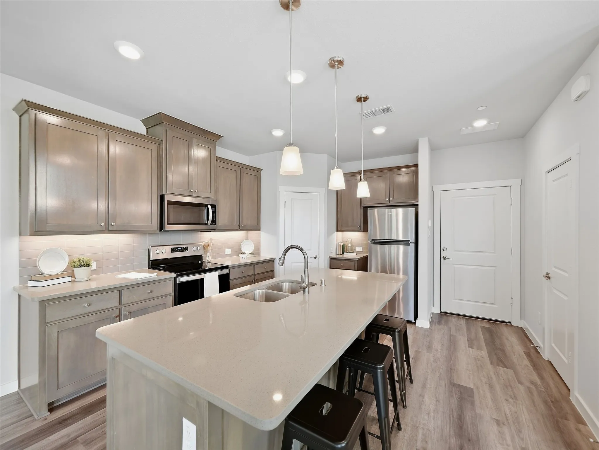 Townhouse For Rent in Collin County , 800 Emerling, Mc Kinney, Texas 75069, 3 Bedroom, 3 Bathroom, 2 Garage spaces, 1,810 Sqft, built in 2021, mls#21283518, Real Estate Agent in Mc Kinney, Homes For Rent in Collin county, Homes For Rent in Mc Kinney, Realtor in Mc Kinney Texas, Real Estate Brokerage Independent Realty Texas, Luminita Cordes Realtor