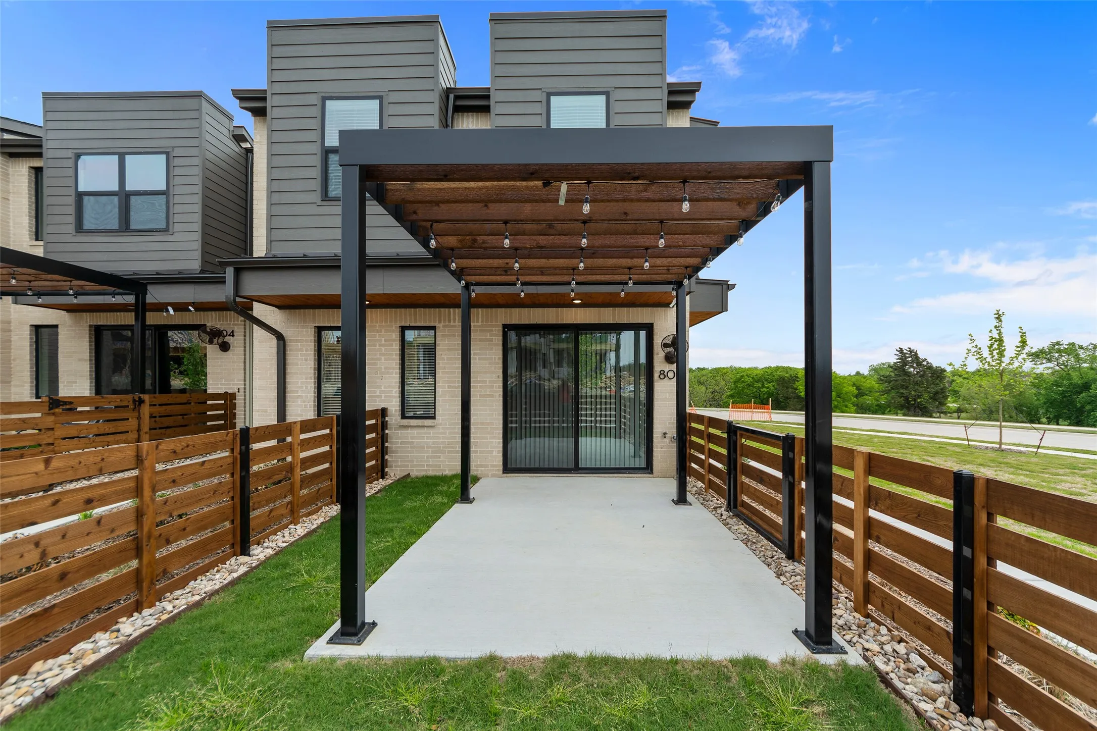 Townhouse For Rent in Collin County , 800 Emerling, Mc Kinney, Texas 75069, 3 Bedroom, 3 Bathroom, 2 Garage spaces, 1,810 Sqft, built in 2021, mls#21283518, Real Estate Agent in Mc Kinney, Homes For Rent in Collin county, Homes For Rent in Mc Kinney, Realtor in Mc Kinney Texas, Real Estate Brokerage Independent Realty Texas, Luminita Cordes Realtor