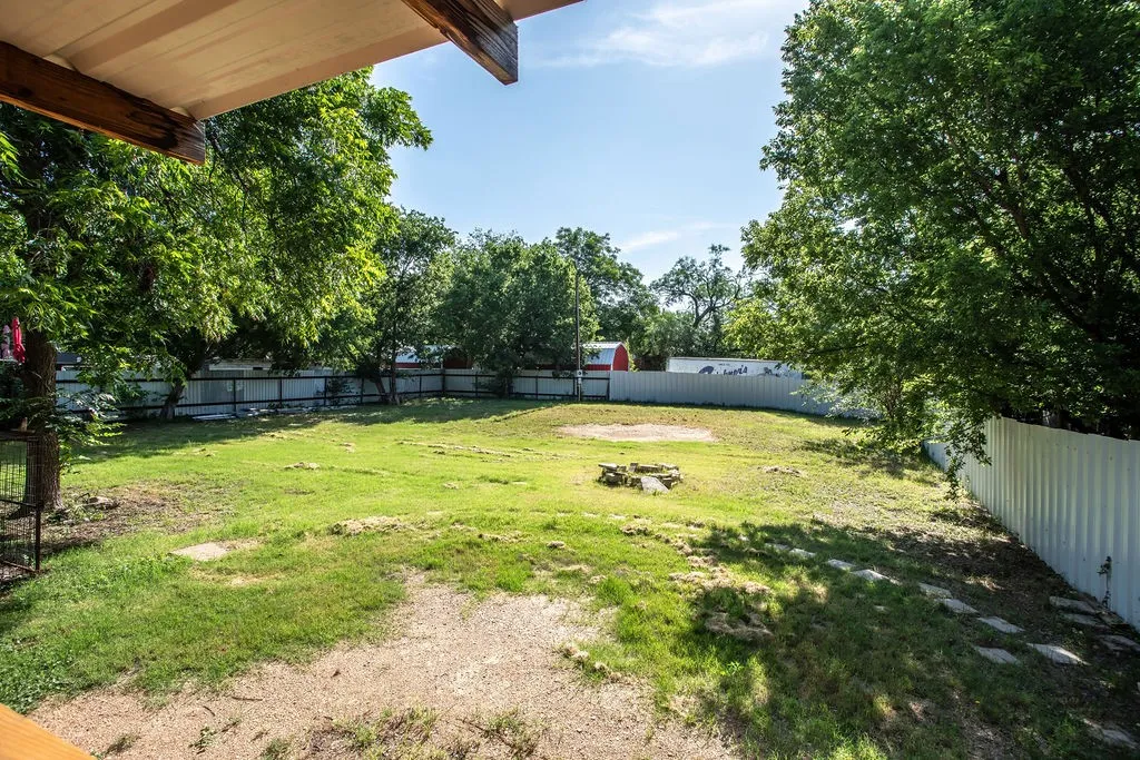 Single Family Residence For Sale in Shackelford County , 425 Gregg Street, Albany, Texas 76430, 3 Bedroom, 2 Bathroom, Garage spaces, 1,288 Sqft, built in 1928, Price $224,000, mls#21284401, Real Estate Agent in Albany, Homes For Sale in Shackelford county, Homes For Sale in Albany, Realtor in Albany Texas, Real Estate Brokerage Independent Realty Texas, Luminita Cordes Realtor
