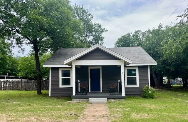 Single Family Residence For Sale in Shackelford County , 425 Gregg Street, Albany, Texas 76430, 3 Bedroom, 2 Bathroom, Garage spaces, 1,288 Sqft, built in 1928, Price $224,000, mls#21284401, Real Estate Agent in Albany, Homes For Sale in Shackelford county, Homes For Sale in Albany, Realtor in Albany Texas, Real Estate Brokerage Independent Realty Texas, Luminita Cordes Realtor