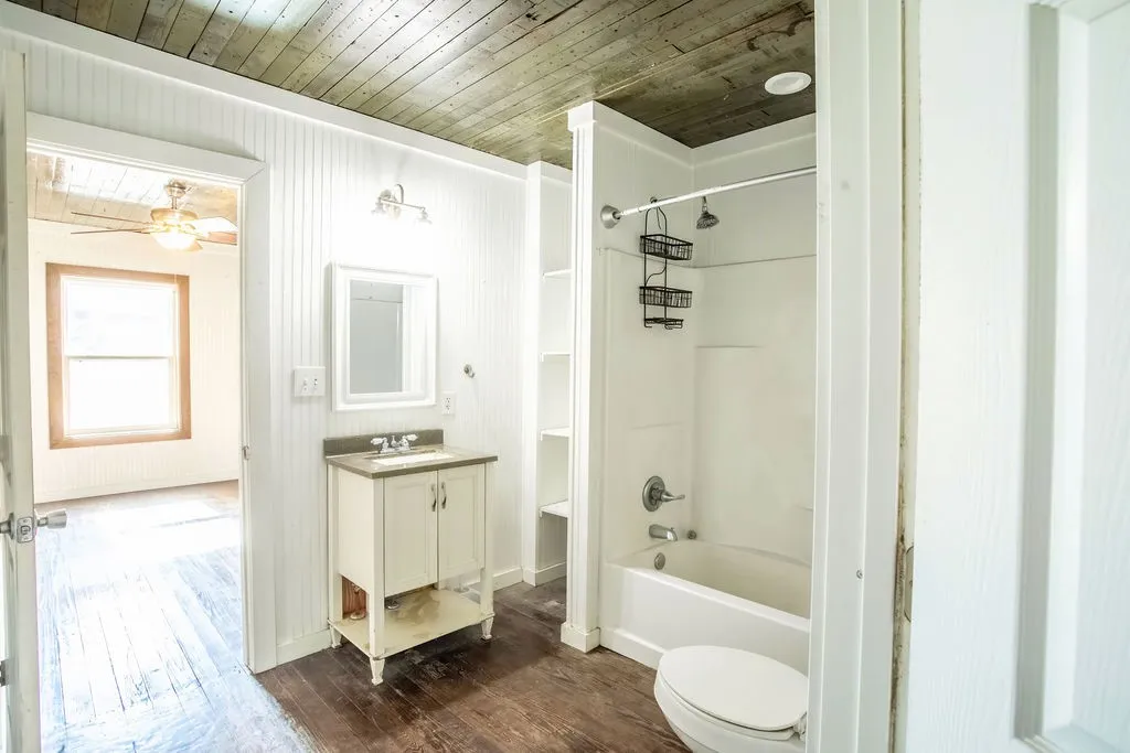 Single Family Residence For Sale in Shackelford County , 425 Gregg Street, Albany, Texas 76430, 3 Bedroom, 2 Bathroom, Garage spaces, 1,288 Sqft, built in 1928, Price $224,000, mls#21284401, Real Estate Agent in Albany, Homes For Sale in Shackelford county, Homes For Sale in Albany, Realtor in Albany Texas, Real Estate Brokerage Independent Realty Texas, Luminita Cordes Realtor