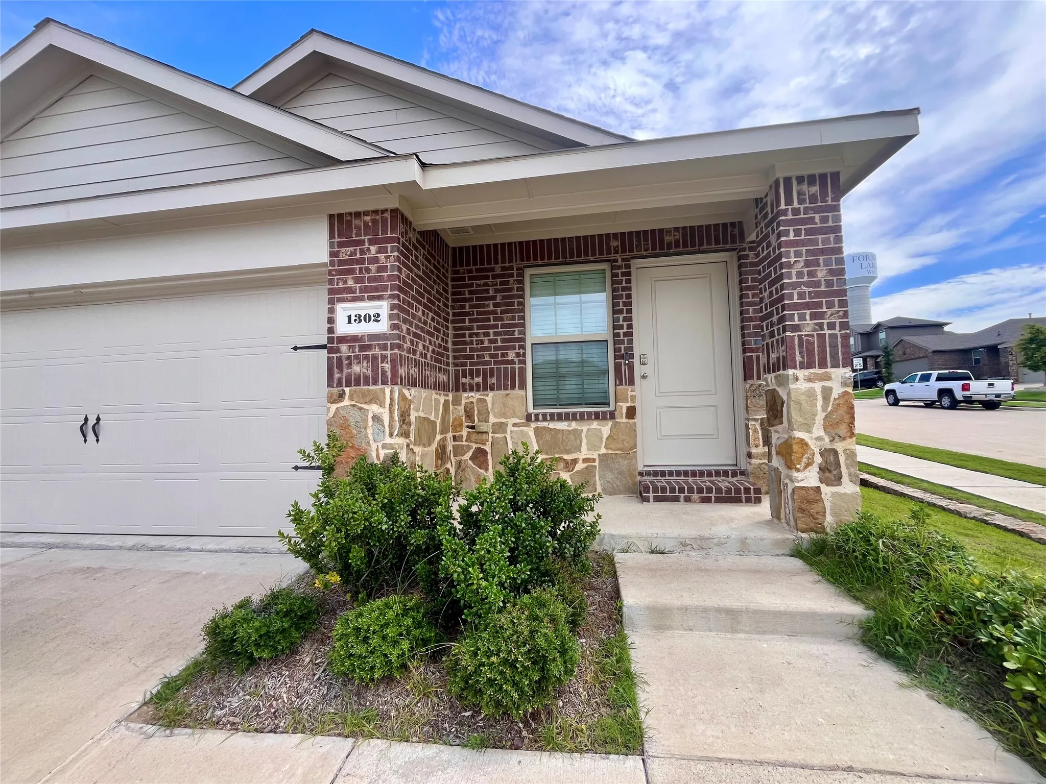 Single Family Residence For Sale in Kaufman County , 1302 Draper Lane, Forney, Texas 75126, 3 Bedrooms, 2 Bathrooms, 2 Garage spaces, 1,565 Sqft, built in 2023, Price $224,500, mls#21285603, Real Estate Agent in Forney, Homes For Sale in Kaufman county, Homes For Sale in Forney, Realtor in Forney Texas, Real Estate Brokerage Independent Realty Texas, Luminita Cordes Realtor