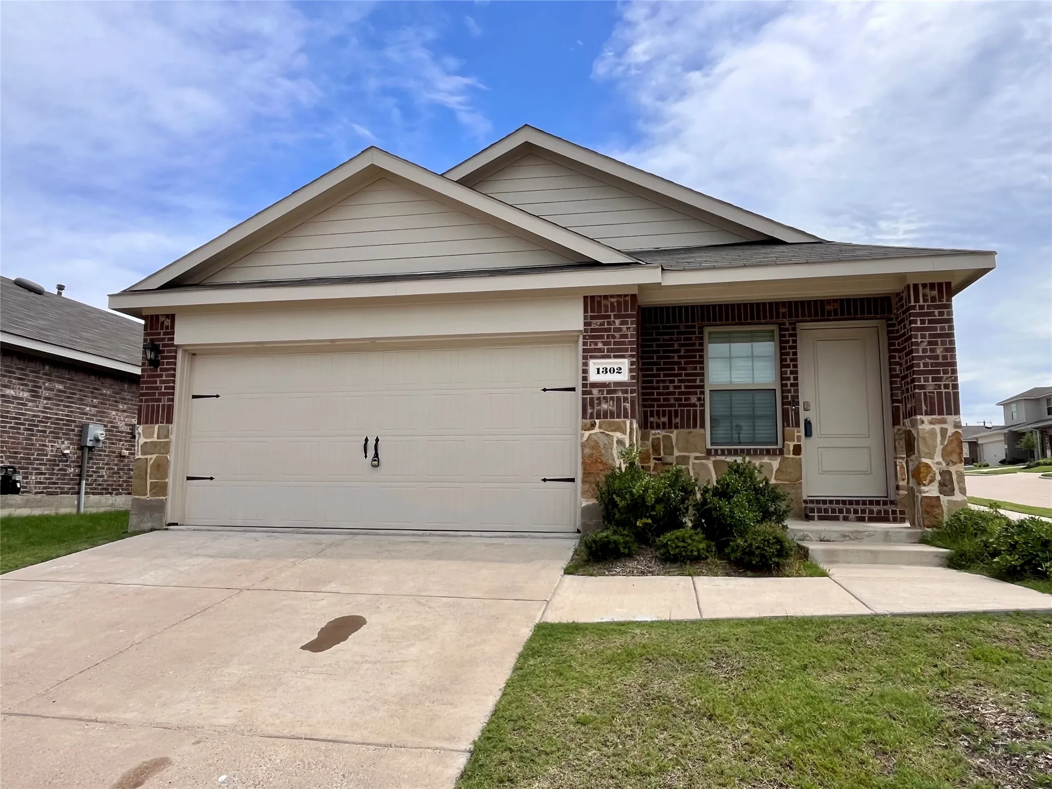 Single Family Residence For Sale in Kaufman County , 1302 Draper Lane, Forney, Texas 75126, 3 Bedrooms, 2 Bathrooms, 2 Garage spaces, 1,565 Sqft, built in 2023, Price $224,500, mls#21285603, Real Estate Agent in Forney, Homes For Sale in Kaufman county, Homes For Sale in Forney, Realtor in Forney Texas, Real Estate Brokerage Independent Realty Texas, Luminita Cordes Realtor