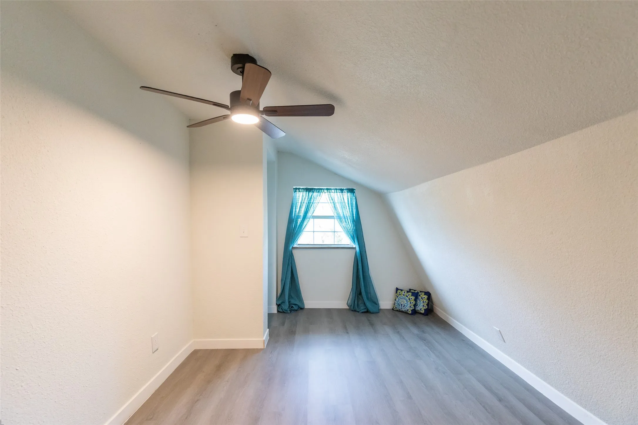Single Family Residence For Sale in Jones County , 28 Poverty Point Circle, Abilene, Texas 79601, 3 Bedroom, 2 Bathroom, 3 Garage spaces, 2,044 Sqft, built in 1955, Price $349,850, mls#21282369, Real Estate Agent in Abilene, Homes For Sale in Jones county, Homes For Sale in Abilene, Realtor in Abilene Texas, Real Estate Brokerage Independent Realty Texas, Luminita Cordes Realtor