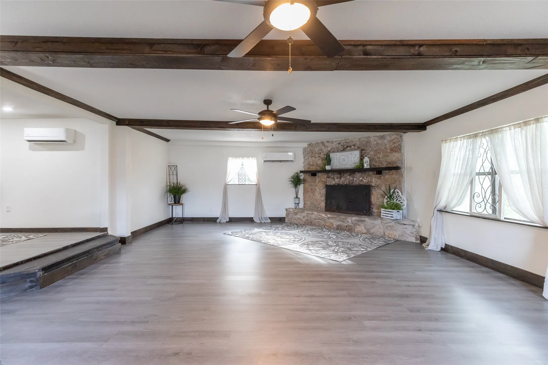 Single Family Residence For Sale in Jones County , 28 Poverty Point Circle, Abilene, Texas 79601, 3 Bedroom, 2 Bathroom, 3 Garage spaces, 2,044 Sqft, built in 1955, Price $349,850, mls#21282369, Real Estate Agent in Abilene, Homes For Sale in Jones county, Homes For Sale in Abilene, Realtor in Abilene Texas, Real Estate Brokerage Independent Realty Texas, Luminita Cordes Realtor