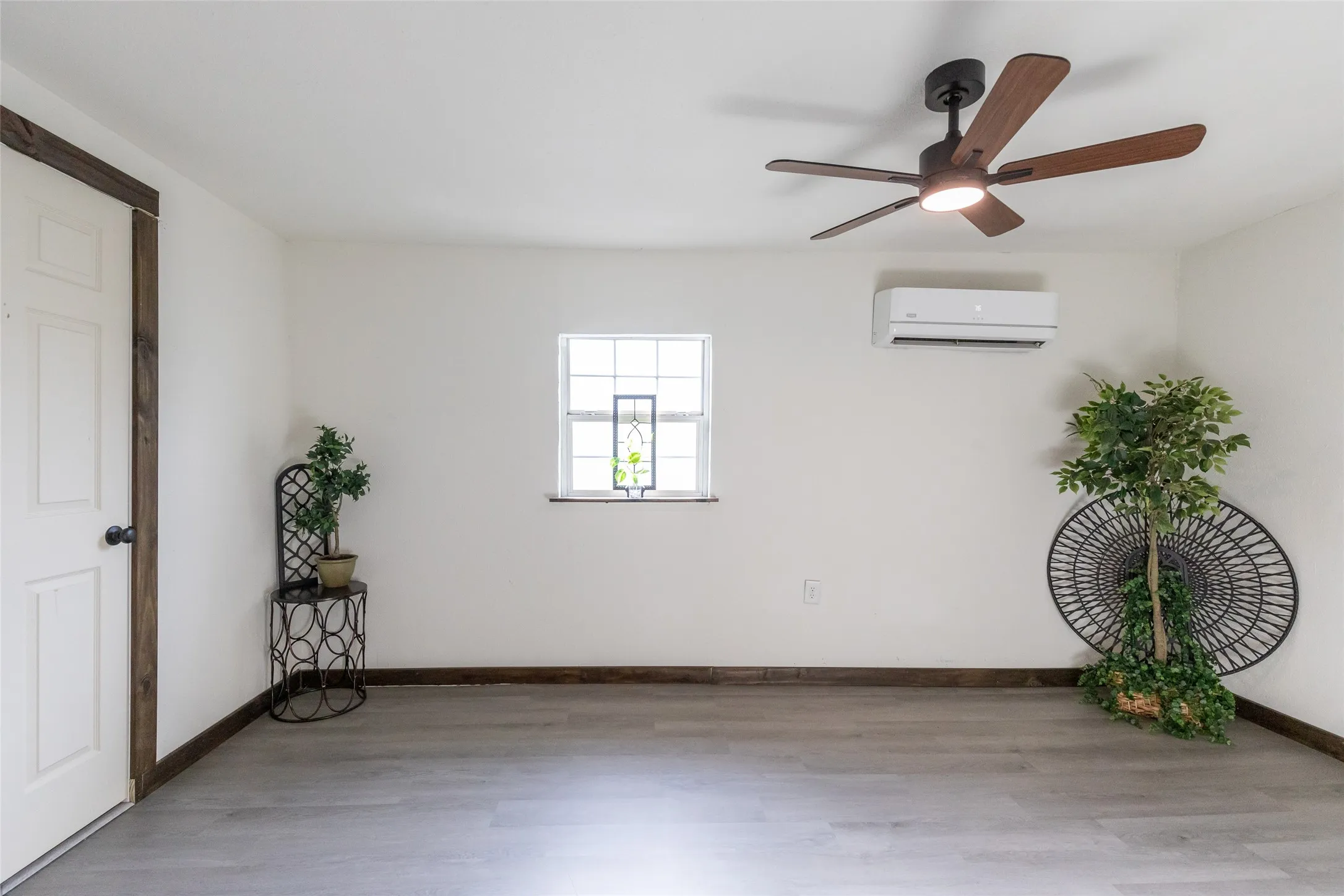 Single Family Residence For Sale in Jones County , 28 Poverty Point Circle, Abilene, Texas 79601, 3 Bedroom, 2 Bathroom, 3 Garage spaces, 2,044 Sqft, built in 1955, Price $349,850, mls#21282369, Real Estate Agent in Abilene, Homes For Sale in Jones county, Homes For Sale in Abilene, Realtor in Abilene Texas, Real Estate Brokerage Independent Realty Texas, Luminita Cordes Realtor