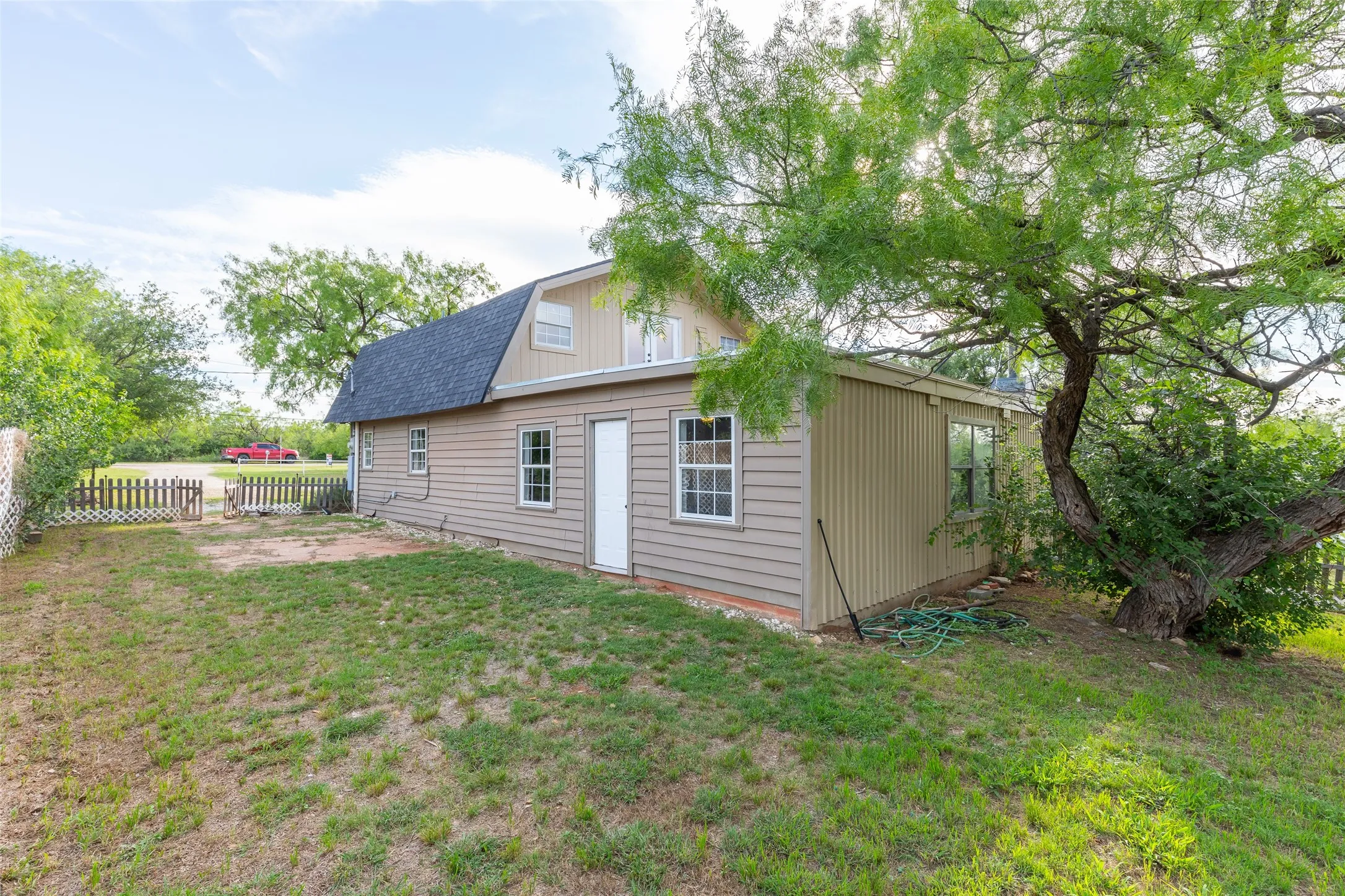 Single Family Residence For Sale in Jones County , 28 Poverty Point Circle, Abilene, Texas 79601, 3 Bedroom, 2 Bathroom, 3 Garage spaces, 2,044 Sqft, built in 1955, Price $349,850, mls#21282369, Real Estate Agent in Abilene, Homes For Sale in Jones county, Homes For Sale in Abilene, Realtor in Abilene Texas, Real Estate Brokerage Independent Realty Texas, Luminita Cordes Realtor