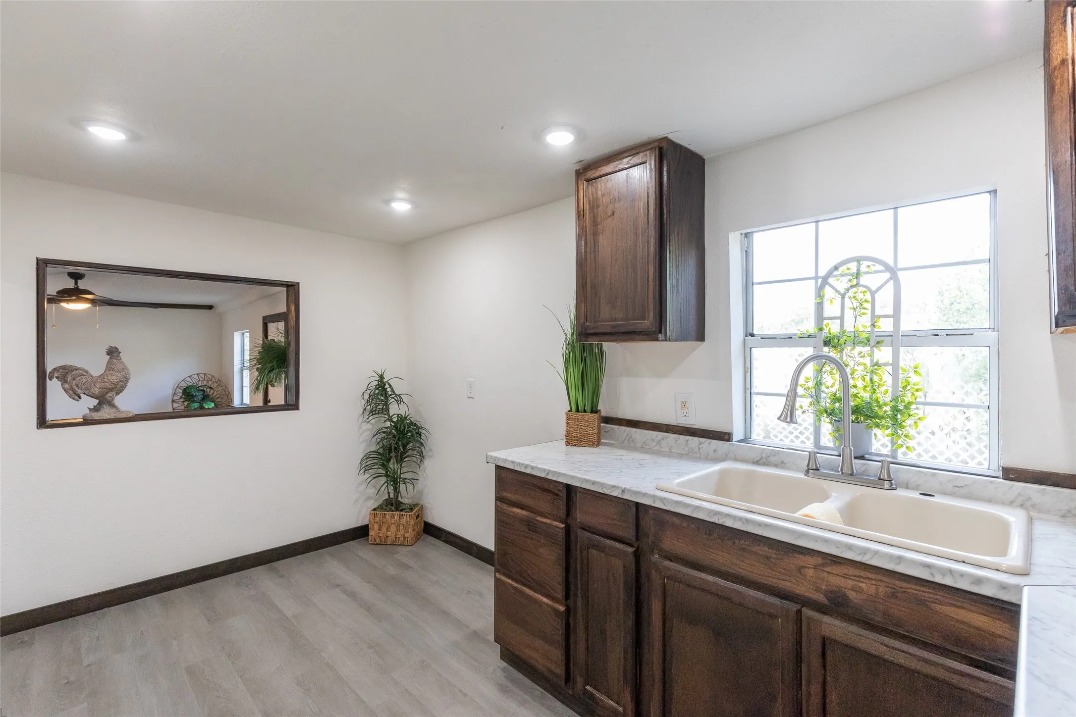 Single Family Residence For Sale in Jones County , 28 Poverty Point Circle, Abilene, Texas 79601, 3 Bedroom, 2 Bathroom, 3 Garage spaces, 2,044 Sqft, built in 1955, Price $349,850, mls#21282369, Real Estate Agent in Abilene, Homes For Sale in Jones county, Homes For Sale in Abilene, Realtor in Abilene Texas, Real Estate Brokerage Independent Realty Texas, Luminita Cordes Realtor