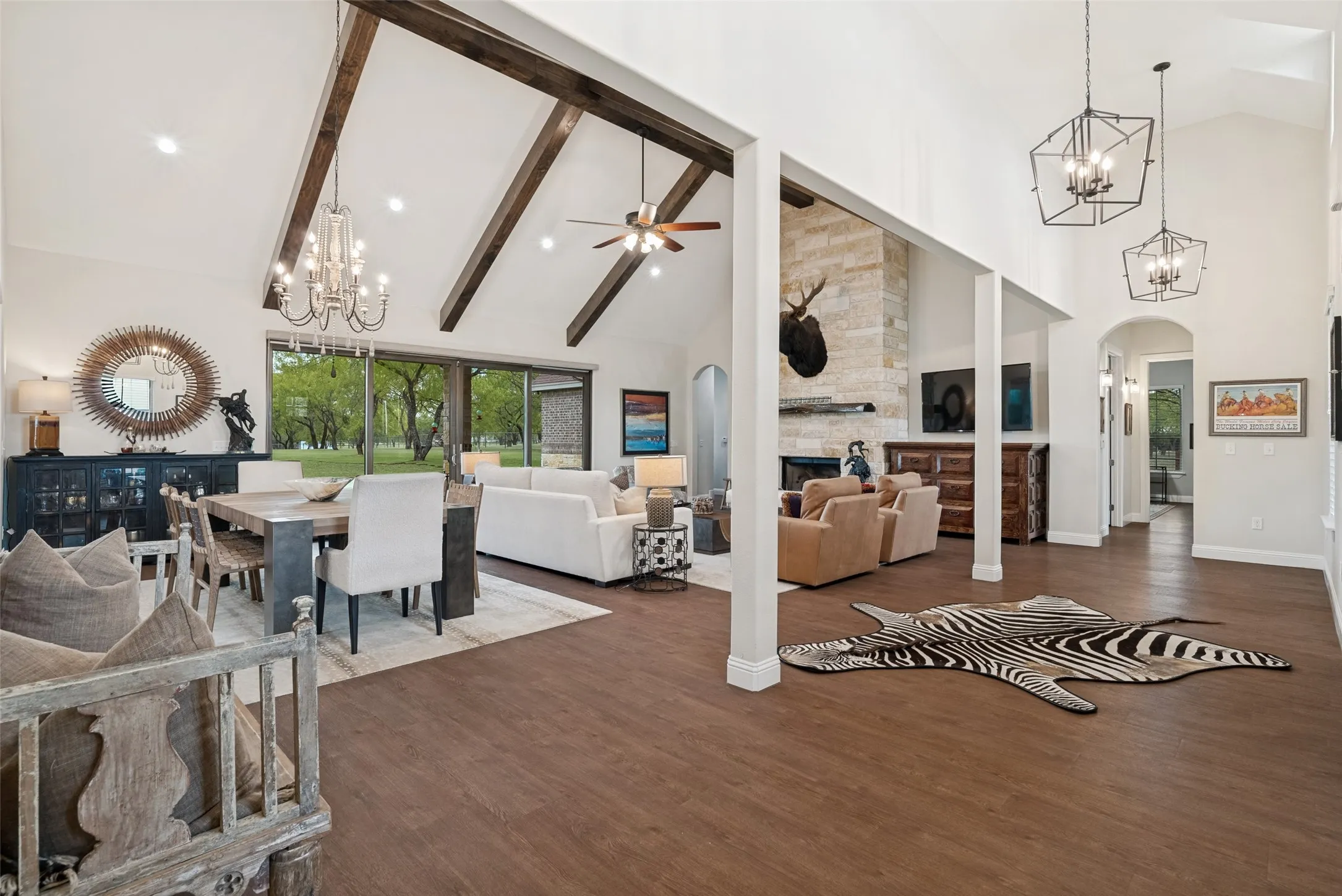 Single Family Residence For Sale in Parker County , 117 Maravilla Drive, Aledo, Texas 76008, 4 Bedroom, 3 Bathroom, 5 Garage spaces, 4,008 Sqft, built in 2018, mls#21275683, Real Estate Agent in Aledo, Homes For Sale in Parker county, Homes For Sale in Aledo, Realtor in Aledo Texas, Real Estate Brokerage Independent Realty Texas, Luminita Cordes Realtor