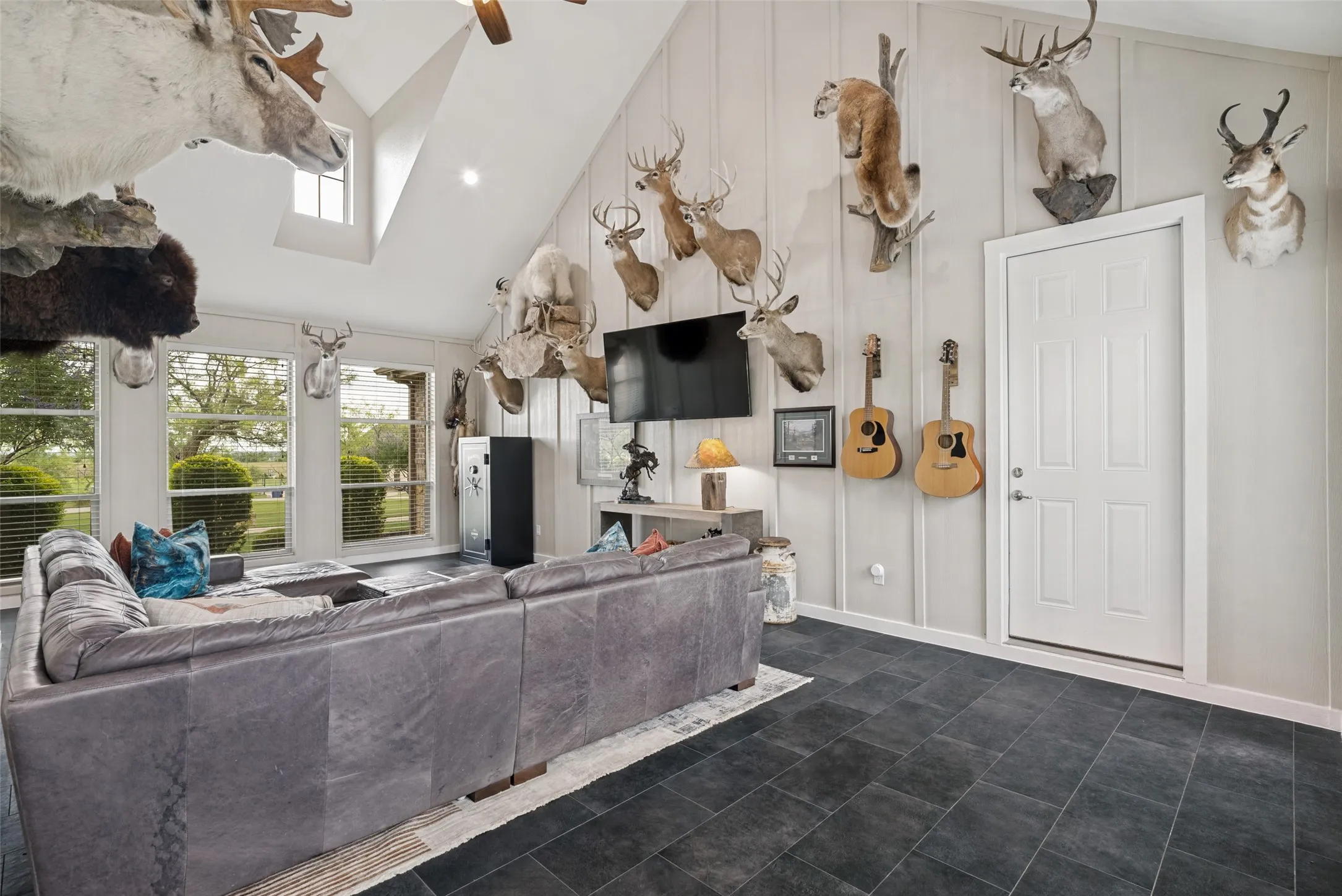 Single Family Residence For Sale in Parker County , 117 Maravilla Drive, Aledo, Texas 76008, 4 Bedroom, 3 Bathroom, 5 Garage spaces, 4,008 Sqft, built in 2018, mls#21275683, Real Estate Agent in Aledo, Homes For Sale in Parker county, Homes For Sale in Aledo, Realtor in Aledo Texas, Real Estate Brokerage Independent Realty Texas, Luminita Cordes Realtor