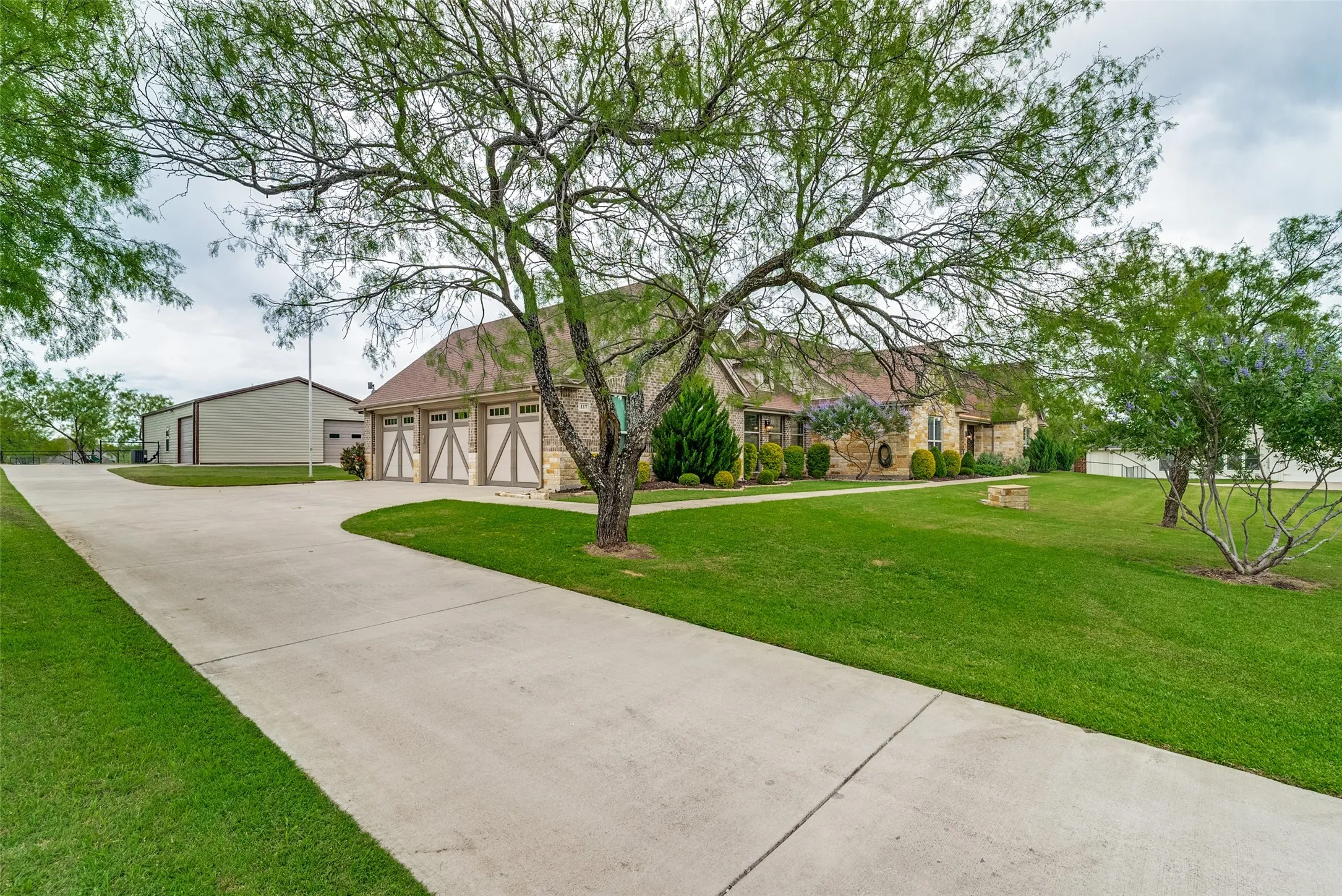 Single Family Residence For Sale in Parker County , 117 Maravilla Drive, Aledo, Texas 76008, 4 Bedroom, 3 Bathroom, 5 Garage spaces, 4,008 Sqft, built in 2018, mls#21275683, Real Estate Agent in Aledo, Homes For Sale in Parker county, Homes For Sale in Aledo, Realtor in Aledo Texas, Real Estate Brokerage Independent Realty Texas, Luminita Cordes Realtor
