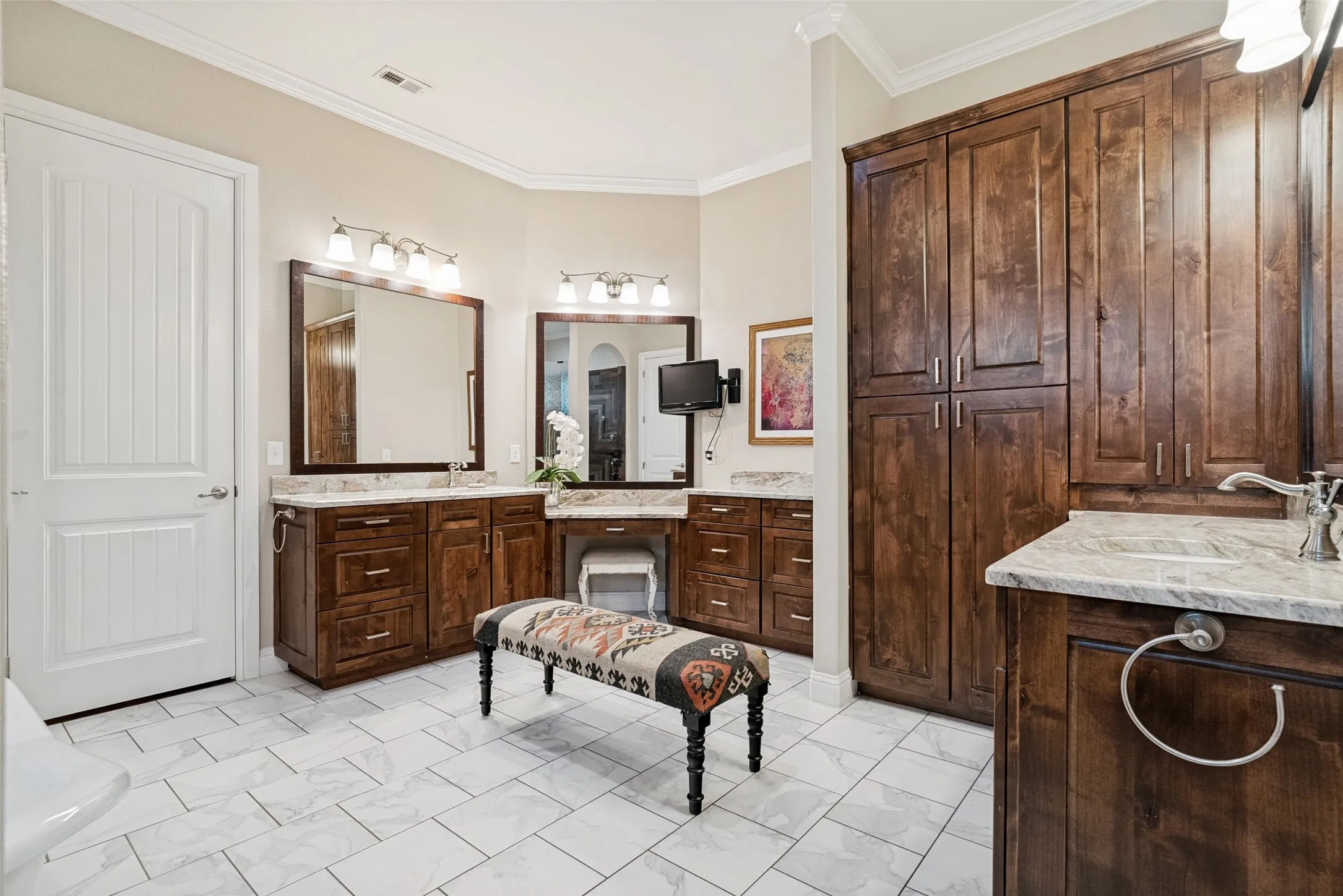 Single Family Residence For Sale in Parker County , 117 Maravilla Drive, Aledo, Texas 76008, 4 Bedroom, 3 Bathroom, 5 Garage spaces, 4,008 Sqft, built in 2018, mls#21275683, Real Estate Agent in Aledo, Homes For Sale in Parker county, Homes For Sale in Aledo, Realtor in Aledo Texas, Real Estate Brokerage Independent Realty Texas, Luminita Cordes Realtor