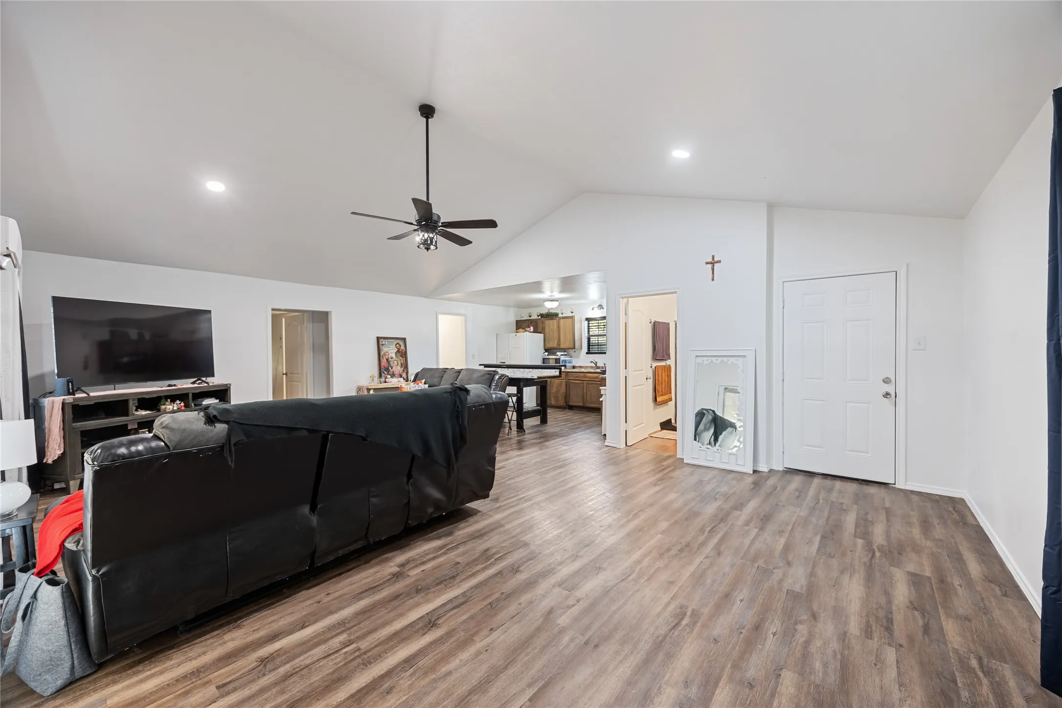 Single Family Residence For Sale in Rains County , 136 Private Road 7708, Emory, Texas 75440, 4 Bedroom, 3 Bathroom, Garage spaces, 1,092 Sqft, built in 1991, mls#21282068, Real Estate Agent in Emory, Homes For Sale in Rains county, Homes For Sale in Emory, Realtor in Emory Texas, Real Estate Brokerage Independent Realty Texas, Luminita Cordes Realtor