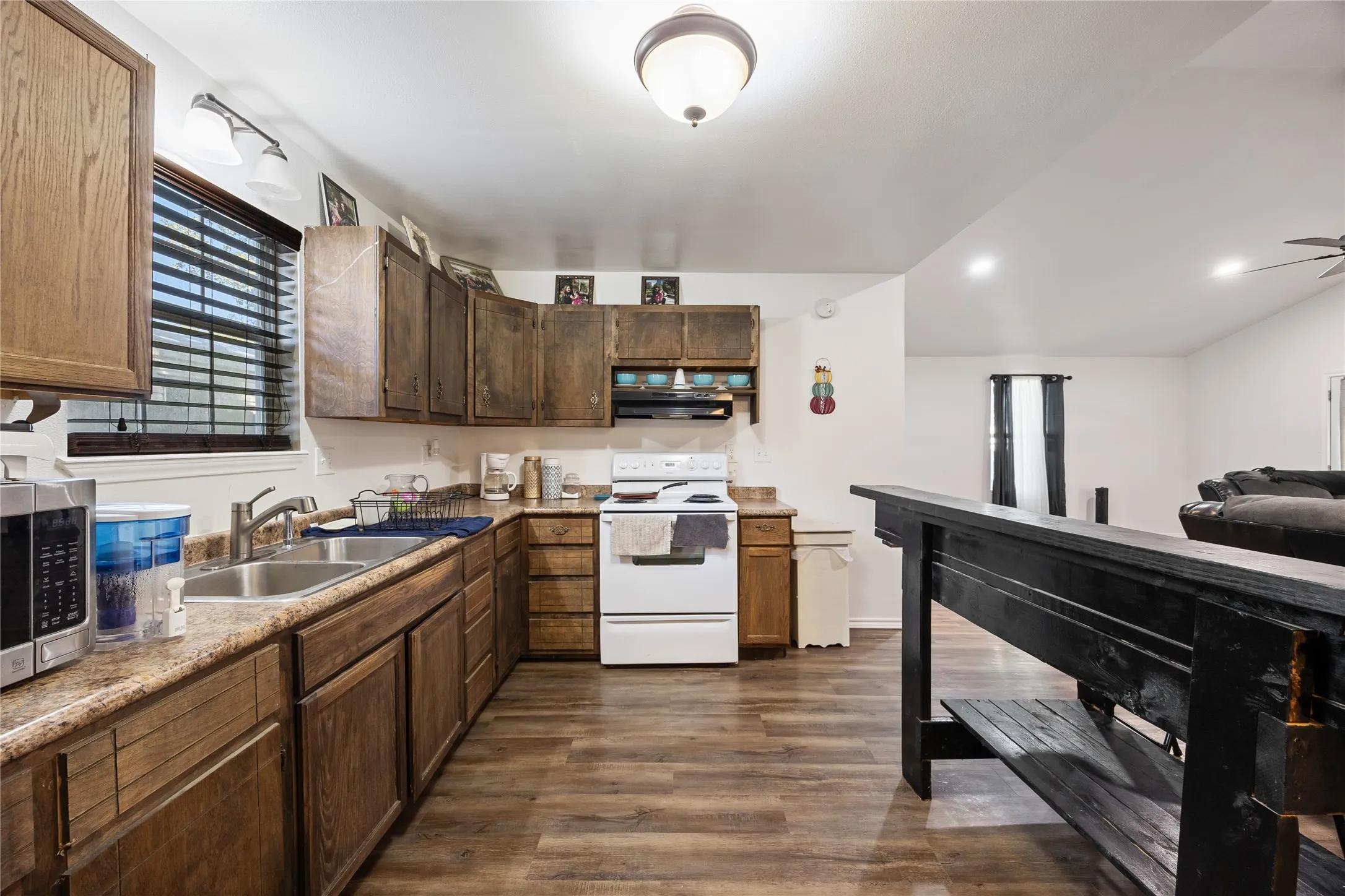 Single Family Residence For Sale in Rains County , 136 Private Road 7708, Emory, Texas 75440, 4 Bedroom, 3 Bathroom, Garage spaces, 1,092 Sqft, built in 1991, mls#21282068, Real Estate Agent in Emory, Homes For Sale in Rains county, Homes For Sale in Emory, Realtor in Emory Texas, Real Estate Brokerage Independent Realty Texas, Luminita Cordes Realtor
