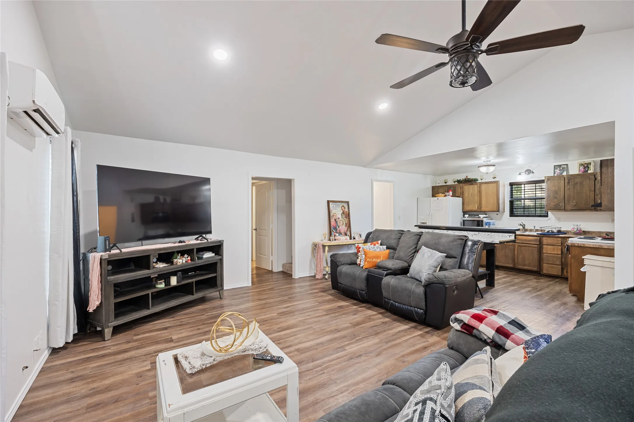 Single Family Residence For Sale in Rains County , 136 Private Road 7708, Emory, Texas 75440, 4 Bedroom, 3 Bathroom, Garage spaces, 1,092 Sqft, built in 1991, mls#21282068, Real Estate Agent in Emory, Homes For Sale in Rains county, Homes For Sale in Emory, Realtor in Emory Texas, Real Estate Brokerage Independent Realty Texas, Luminita Cordes Realtor