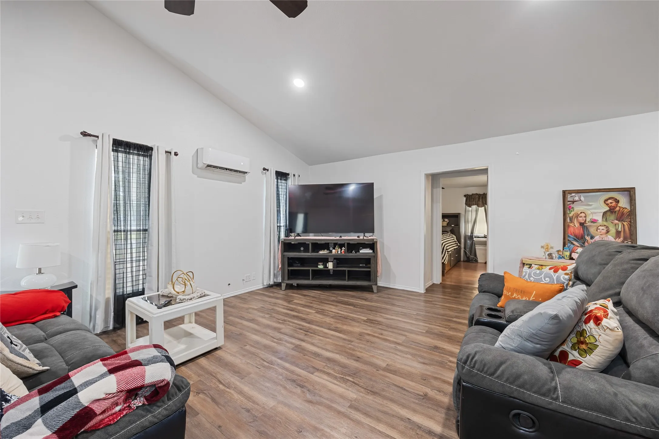 Single Family Residence For Sale in Rains County , 136 Private Road 7708, Emory, Texas 75440, 4 Bedroom, 3 Bathroom, Garage spaces, 1,092 Sqft, built in 1991, mls#21282068, Real Estate Agent in Emory, Homes For Sale in Rains county, Homes For Sale in Emory, Realtor in Emory Texas, Real Estate Brokerage Independent Realty Texas, Luminita Cordes Realtor
