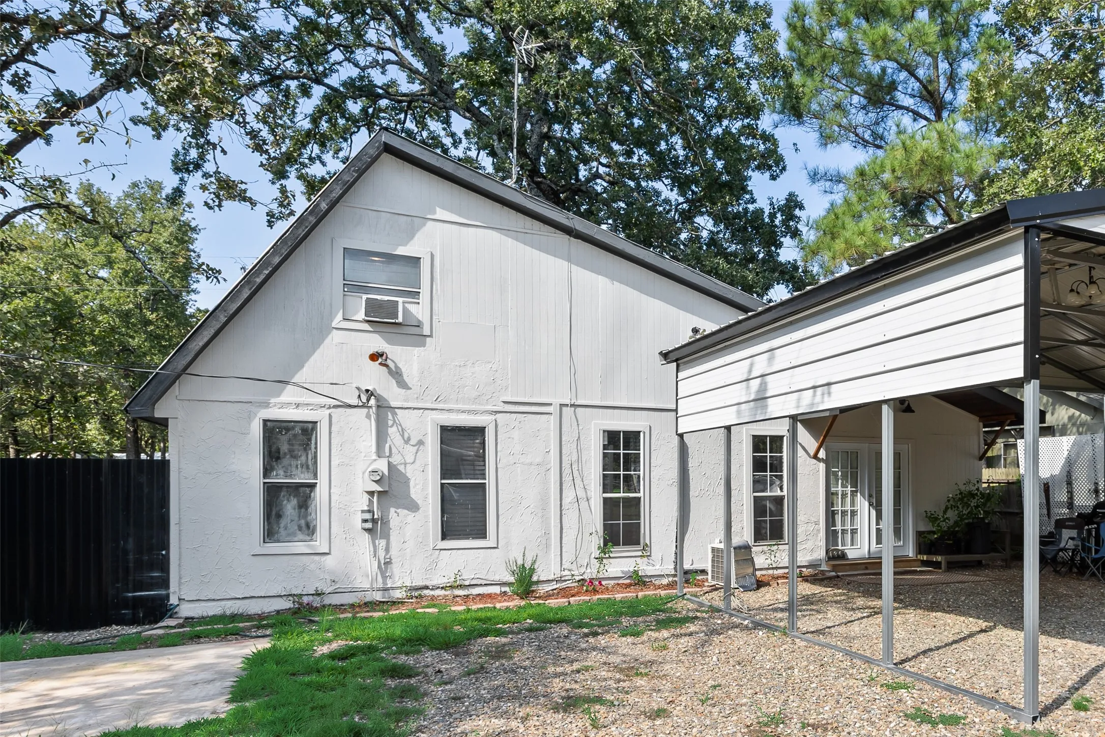 Single Family Residence For Sale in Rains County , 136 Private Road 7708, Emory, Texas 75440, 4 Bedroom, 3 Bathroom, Garage spaces, 1,092 Sqft, built in 1991, mls#21282068, Real Estate Agent in Emory, Homes For Sale in Rains county, Homes For Sale in Emory, Realtor in Emory Texas, Real Estate Brokerage Independent Realty Texas, Luminita Cordes Realtor