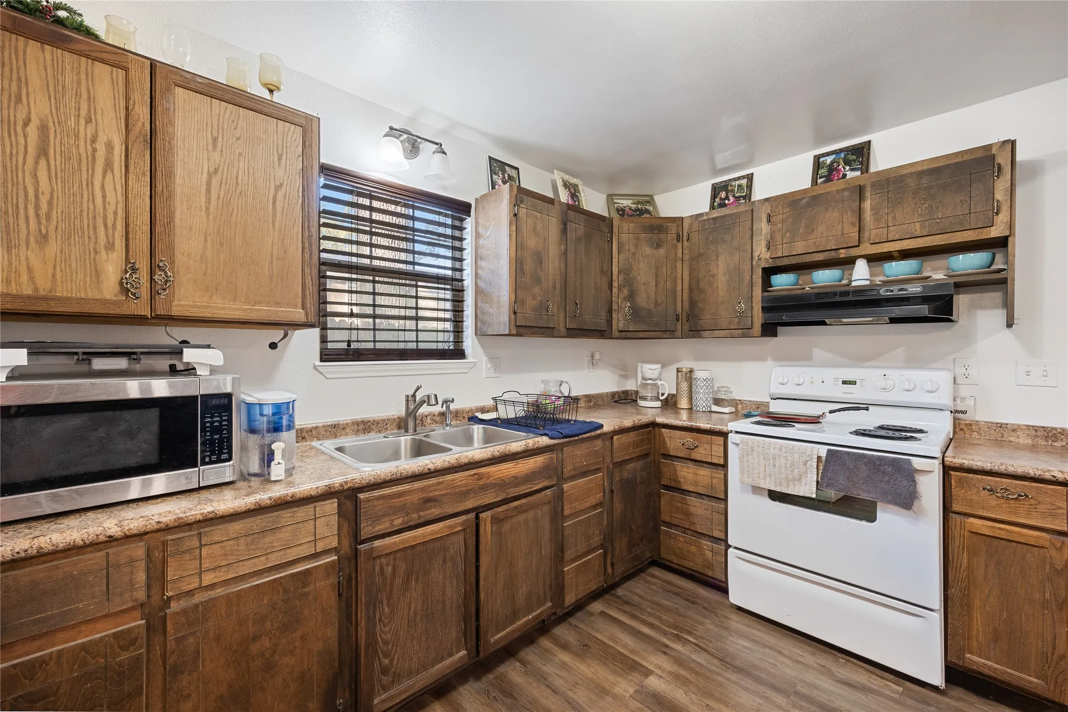 Single Family Residence For Sale in Rains County , 136 Private Road 7708, Emory, Texas 75440, 4 Bedroom, 3 Bathroom, Garage spaces, 1,092 Sqft, built in 1991, mls#21282068, Real Estate Agent in Emory, Homes For Sale in Rains county, Homes For Sale in Emory, Realtor in Emory Texas, Real Estate Brokerage Independent Realty Texas, Luminita Cordes Realtor