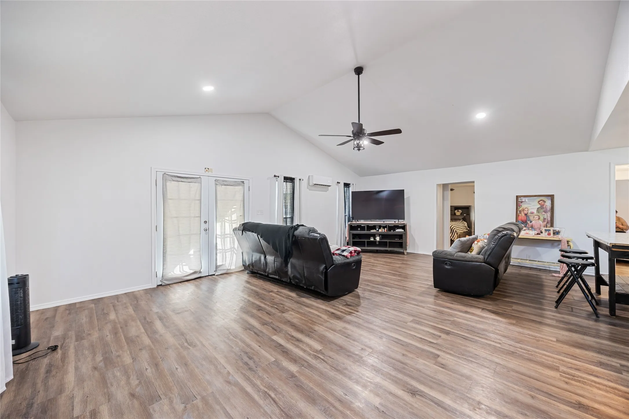 Single Family Residence For Sale in Rains County , 136 Private Road 7708, Emory, Texas 75440, 4 Bedroom, 3 Bathroom, Garage spaces, 1,092 Sqft, built in 1991, mls#21282068, Real Estate Agent in Emory, Homes For Sale in Rains county, Homes For Sale in Emory, Realtor in Emory Texas, Real Estate Brokerage Independent Realty Texas, Luminita Cordes Realtor