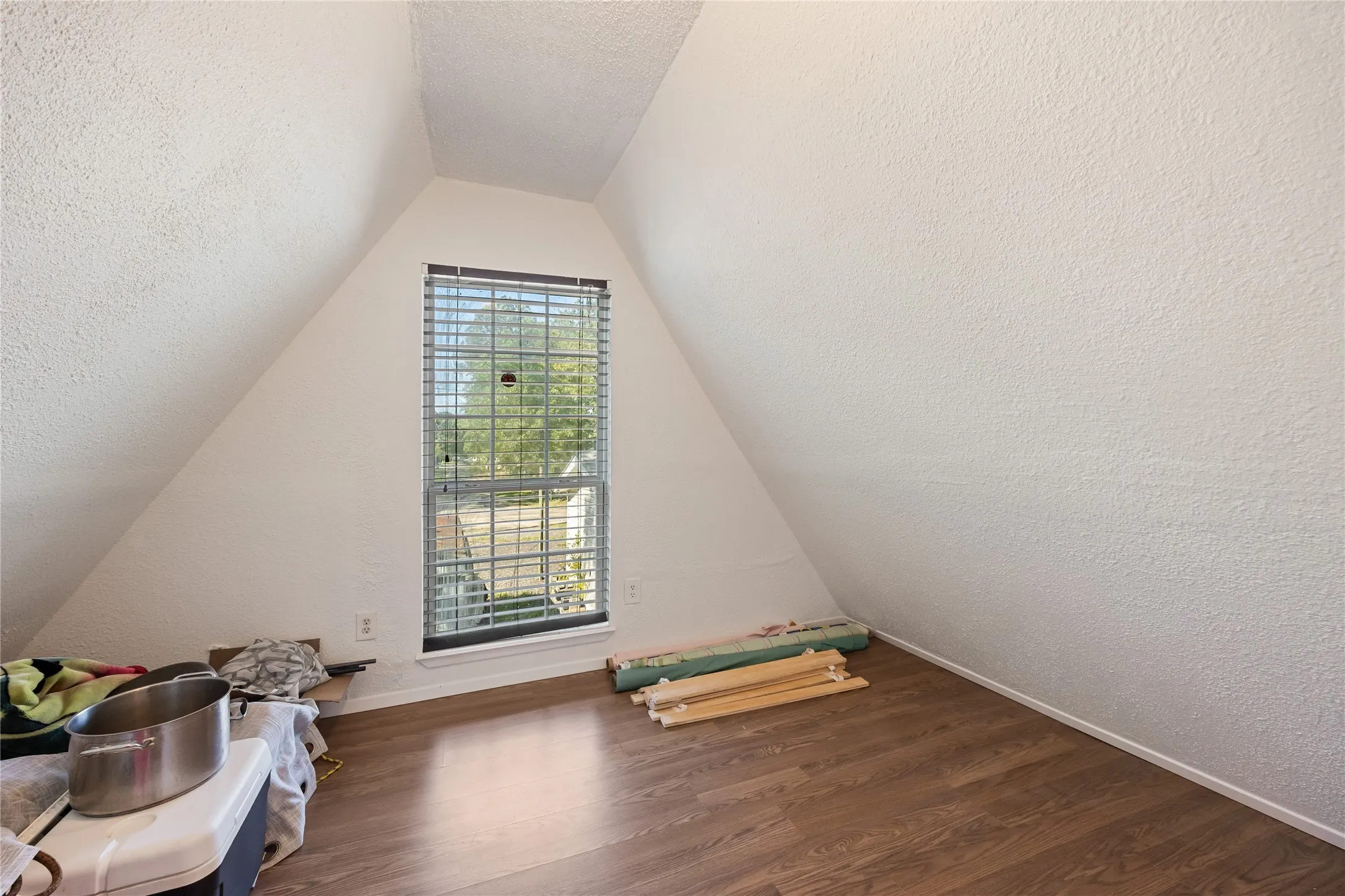 Single Family Residence For Sale in Rains County , 136 Private Road 7708, Emory, Texas 75440, 4 Bedroom, 3 Bathroom, Garage spaces, 1,092 Sqft, built in 1991, mls#21282068, Real Estate Agent in Emory, Homes For Sale in Rains county, Homes For Sale in Emory, Realtor in Emory Texas, Real Estate Brokerage Independent Realty Texas, Luminita Cordes Realtor