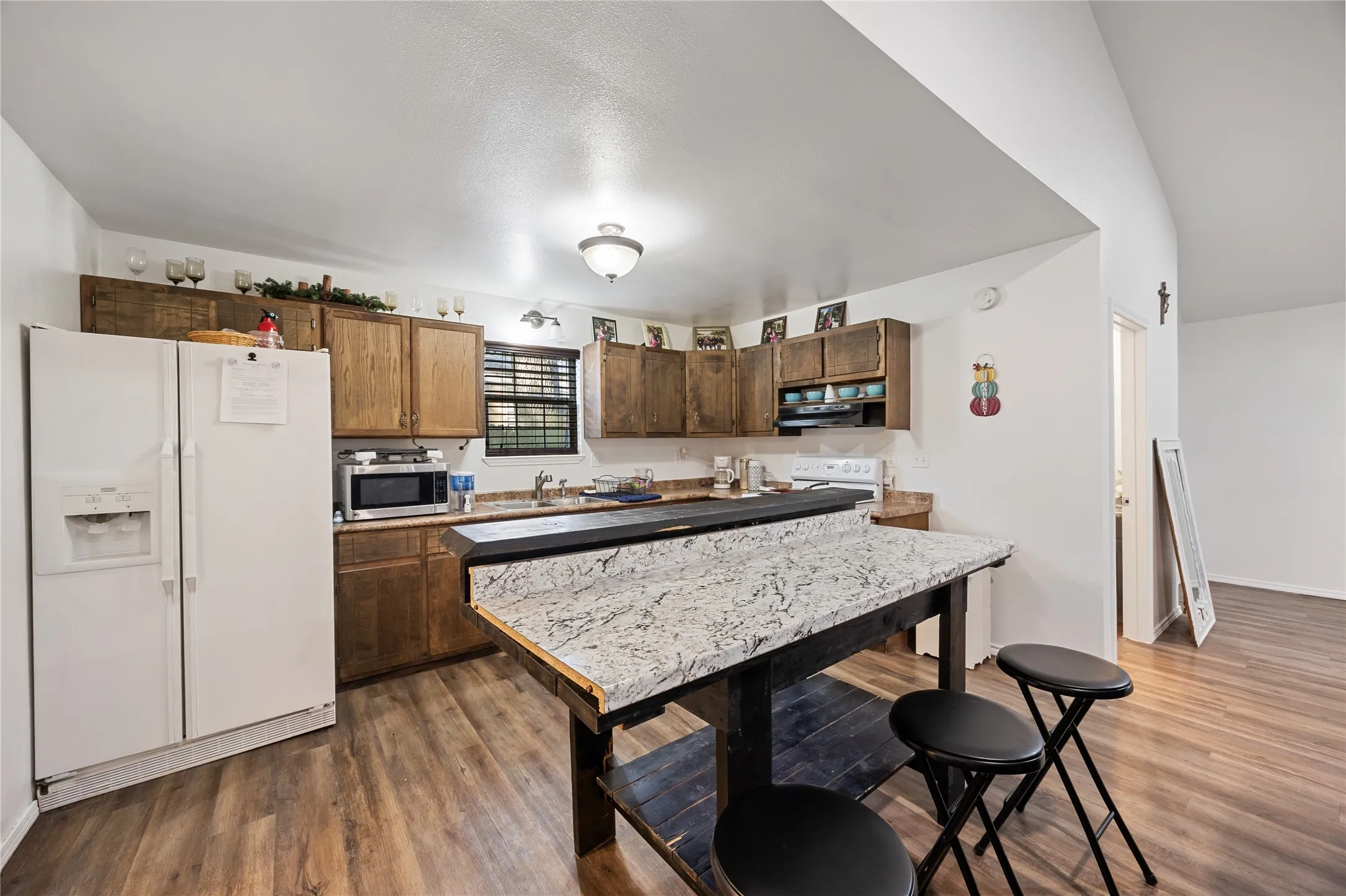 Single Family Residence For Sale in Rains County , 136 Private Road 7708, Emory, Texas 75440, 4 Bedroom, 3 Bathroom, Garage spaces, 1,092 Sqft, built in 1991, mls#21282068, Real Estate Agent in Emory, Homes For Sale in Rains county, Homes For Sale in Emory, Realtor in Emory Texas, Real Estate Brokerage Independent Realty Texas, Luminita Cordes Realtor