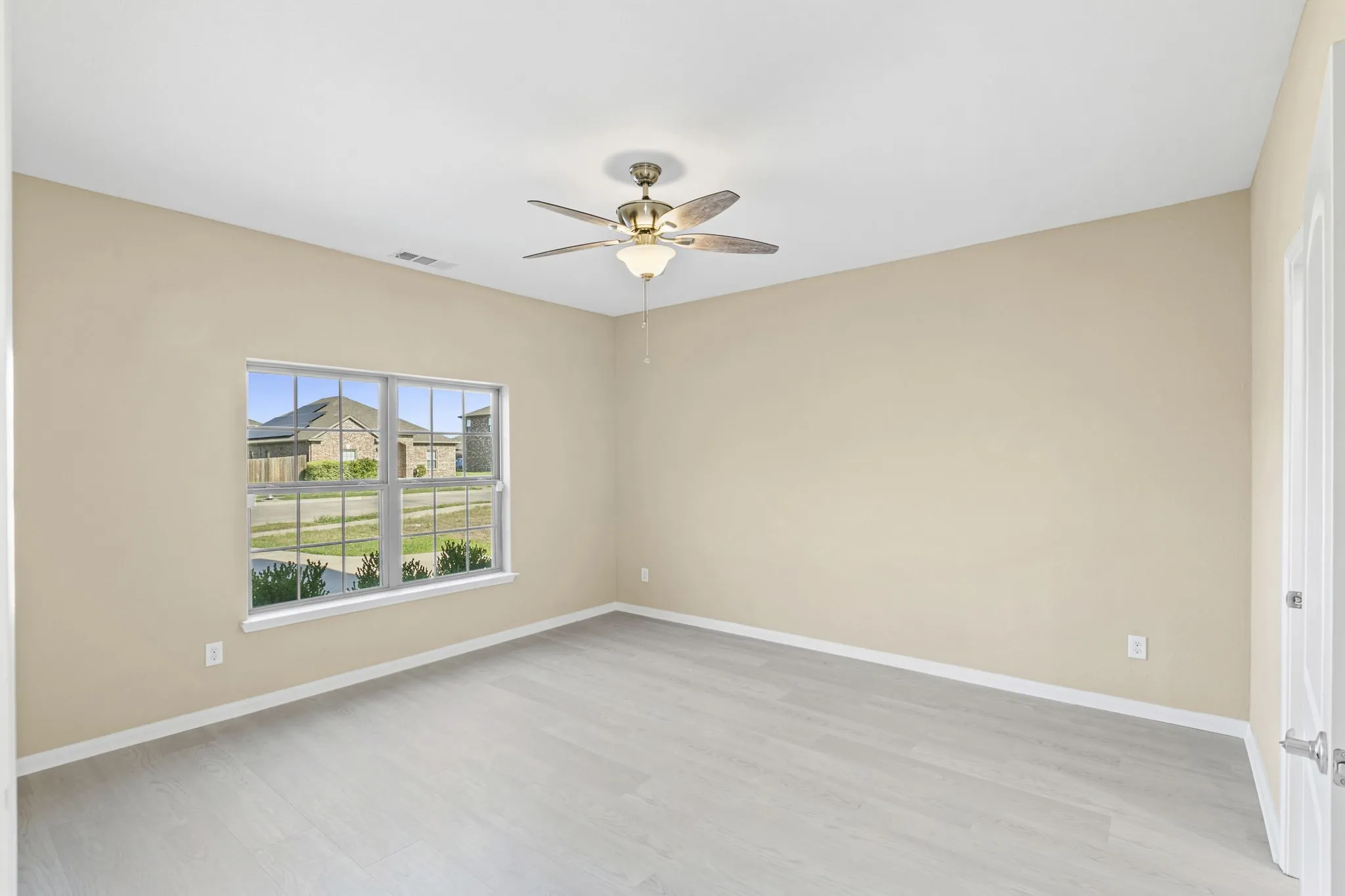 Single Family Residence For Sale in Dallas County , 1516 Kinglet Street, De Soto, Texas 75115, 4 Bedrooms, 3 Bathrooms, 2 Garage spaces, 2,618 Sqft, built in 2020, Price $355,000, mls#21286445, Real Estate Agent in De Soto, Homes For Sale in Dallas county, Homes For Sale in De Soto, Realtor in De Soto Texas, Real Estate Brokerage Independent Realty Texas, Luminita Cordes Realtor