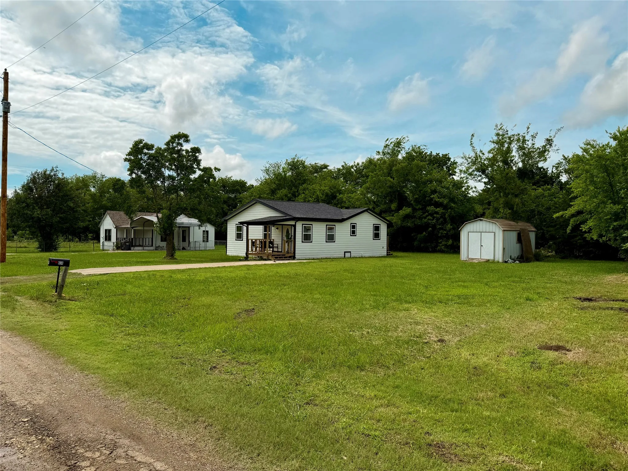 Single Family Residence For Sale in Rains County , 615 Smith Circle, Point, Texas 75472, 3 Bedroom, 2 Bathroom, Garage spaces, 1,008 Sqft, built in 1980, mls#21286461, Real Estate Agent in Point, Homes For Sale in Rains county, Homes For Sale in Point, Realtor in Point Texas, Real Estate Brokerage Independent Realty Texas, Luminita Cordes Realtor