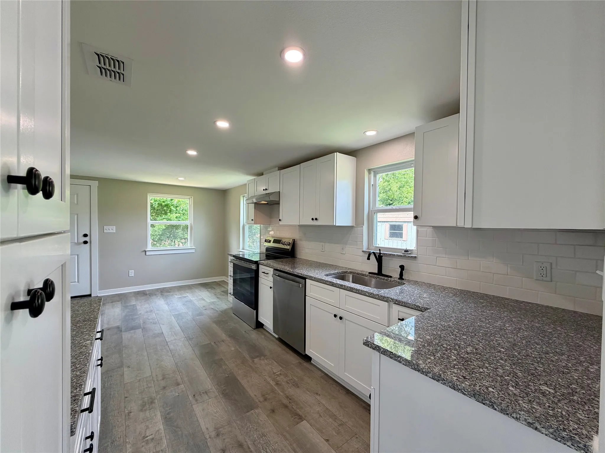 Single Family Residence For Sale in Rains County , 615 Smith Circle, Point, Texas 75472, 3 Bedroom, 2 Bathroom, Garage spaces, 1,008 Sqft, built in 1980, mls#21286461, Real Estate Agent in Point, Homes For Sale in Rains county, Homes For Sale in Point, Realtor in Point Texas, Real Estate Brokerage Independent Realty Texas, Luminita Cordes Realtor