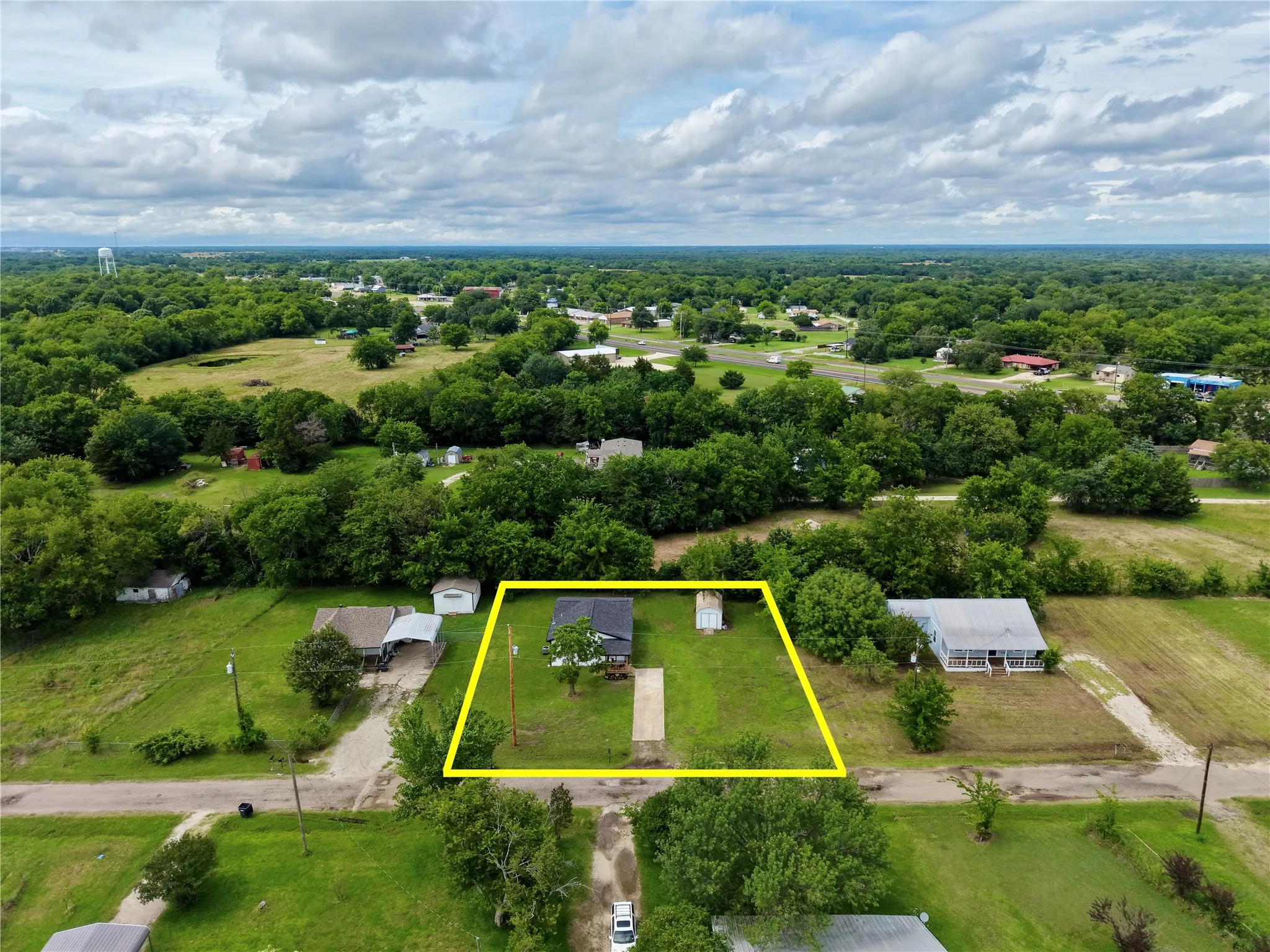 Single Family Residence For Sale in Rains County , 615 Smith Circle, Point, Texas 75472, 3 Bedroom, 2 Bathroom, Garage spaces, 1,008 Sqft, built in 1980, mls#21286461, Real Estate Agent in Point, Homes For Sale in Rains county, Homes For Sale in Point, Realtor in Point Texas, Real Estate Brokerage Independent Realty Texas, Luminita Cordes Realtor