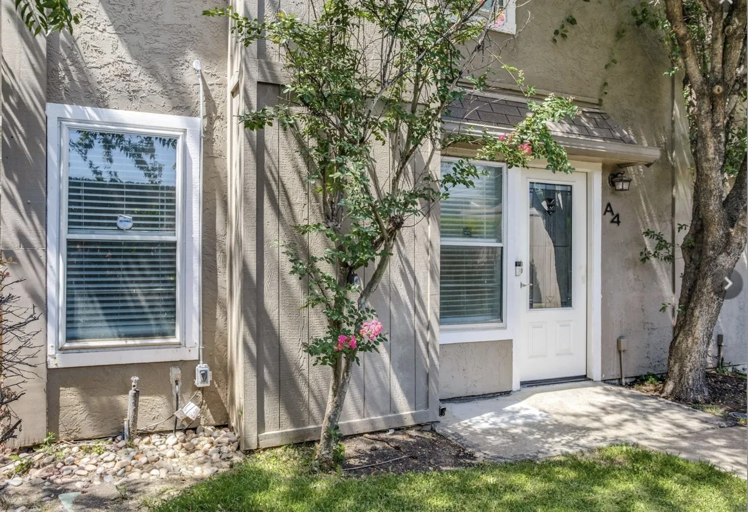 Condominium For Sale in Dallas County , 13340 Kit Lane A4, Dallas, Texas 75240, 2 Bedrooms, 3 Bathrooms, 2 Garage spaces, 1,274 Sqft, built in 1974, Price $259,800, mls#21285977, Real Estate Agent in Dallas, Homes For Sale in Dallas county, Homes For Sale in Dallas, Realtor in Dallas Texas, Real Estate Brokerage Independent Realty Texas, Luminita Cordes Realtor