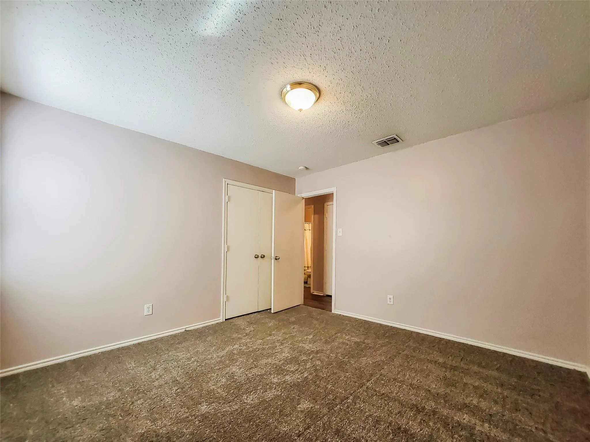 Single Family Residence For Rent in Tarrant County , 709 Granite Ridge Drive, Fort Worth, Texas 76179, 3 Bedroom, 2 Bathroom, 2 Garage spaces, 1,868 Sqft, built in 2005, mls#21286490, Real Estate Agent in Fort Worth, Homes For Rent in Tarrant county, Homes For Rent in Fort Worth, Realtor in Fort Worth Texas, Real Estate Brokerage Independent Realty Texas, Luminita Cordes Realtor