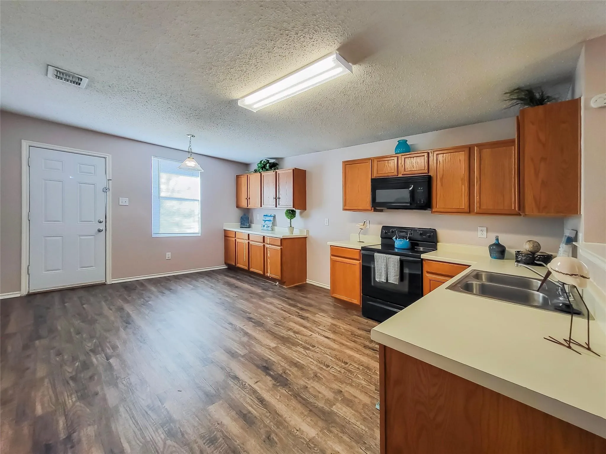 Single Family Residence For Rent in Tarrant County , 709 Granite Ridge Drive, Fort Worth, Texas 76179, 3 Bedroom, 2 Bathroom, 2 Garage spaces, 1,868 Sqft, built in 2005, mls#21286490, Real Estate Agent in Fort Worth, Homes For Rent in Tarrant county, Homes For Rent in Fort Worth, Realtor in Fort Worth Texas, Real Estate Brokerage Independent Realty Texas, Luminita Cordes Realtor