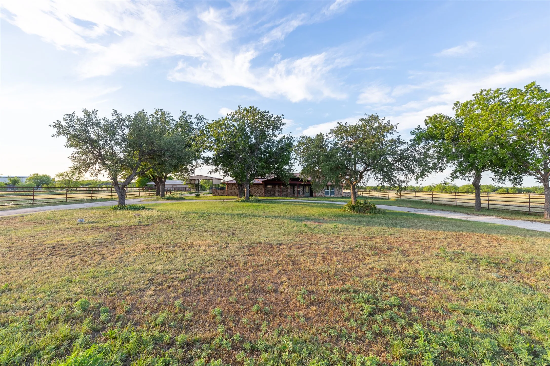Single Family Residence For Sale in Taylor County , 146 Foothill Road, Abilene, Texas 79602, 3 Bedroom, 2 Bathroom, 2 Garage spaces, 2,025 Sqft, built in 1983, mls#21286505, Real Estate Agent in Abilene, Homes For Sale in Taylor county, Homes For Sale in Abilene, Realtor in Abilene Texas, Real Estate Brokerage Independent Realty Texas, Luminita Cordes Realtor