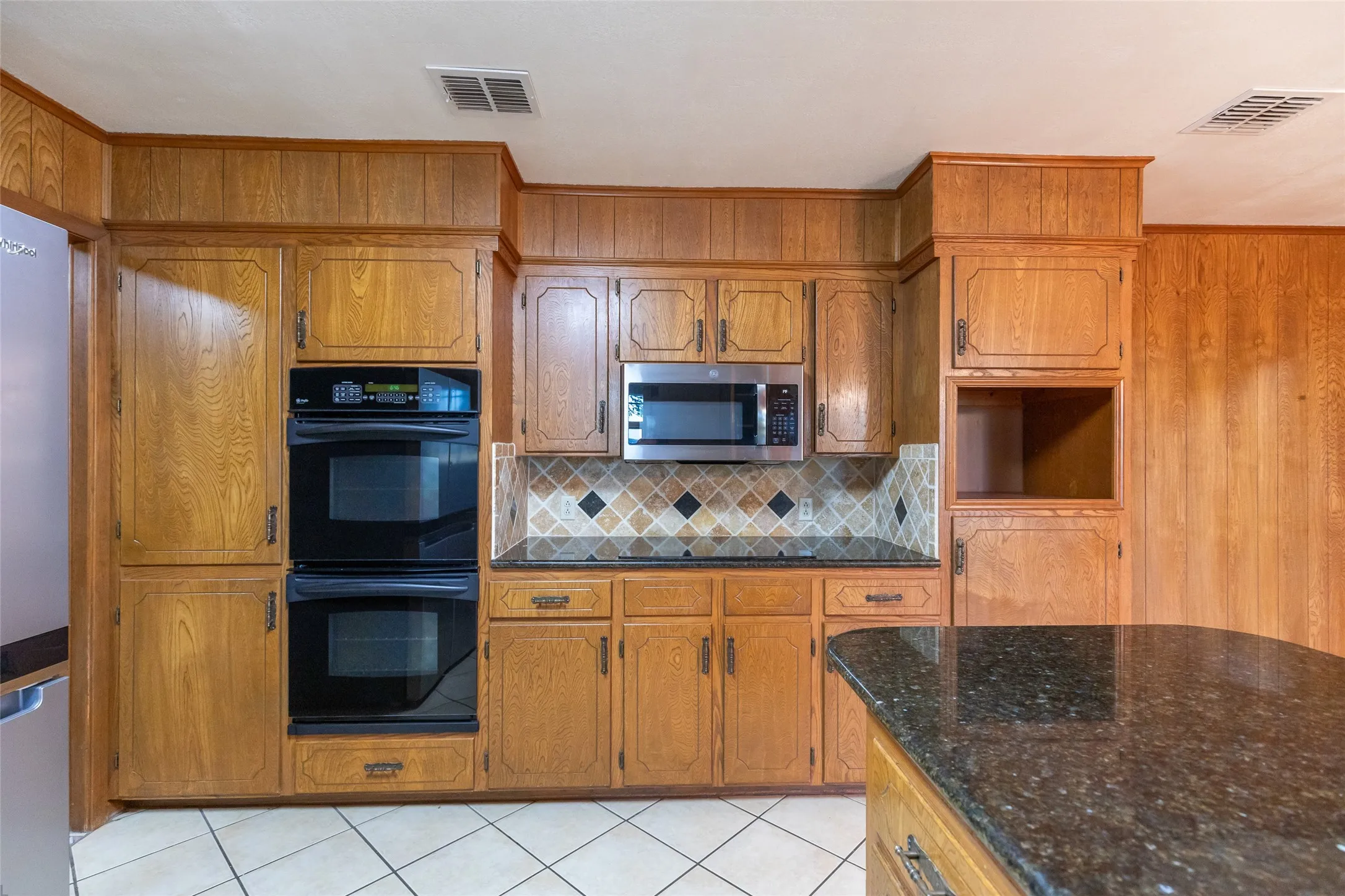 Single Family Residence For Sale in Taylor County , 146 Foothill Road, Abilene, Texas 79602, 3 Bedroom, 2 Bathroom, 2 Garage spaces, 2,025 Sqft, built in 1983, mls#21286505, Real Estate Agent in Abilene, Homes For Sale in Taylor county, Homes For Sale in Abilene, Realtor in Abilene Texas, Real Estate Brokerage Independent Realty Texas, Luminita Cordes Realtor