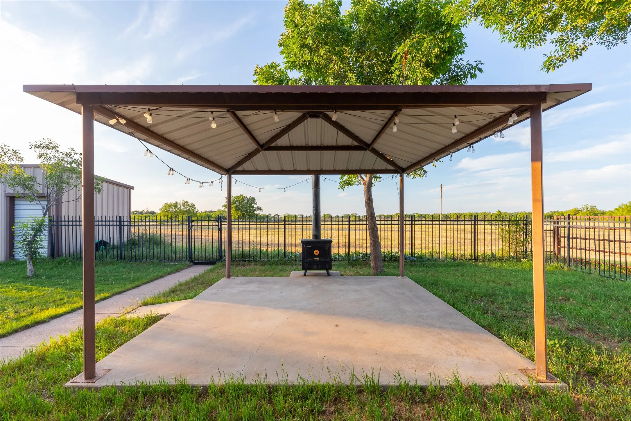 Single Family Residence For Sale in Taylor County , 146 Foothill Road, Abilene, Texas 79602, 3 Bedroom, 2 Bathroom, 2 Garage spaces, 2,025 Sqft, built in 1983, mls#21286505, Real Estate Agent in Abilene, Homes For Sale in Taylor county, Homes For Sale in Abilene, Realtor in Abilene Texas, Real Estate Brokerage Independent Realty Texas, Luminita Cordes Realtor