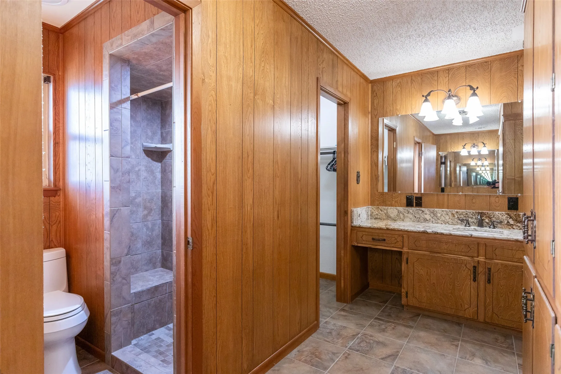 Single Family Residence For Sale in Taylor County , 146 Foothill Road, Abilene, Texas 79602, 3 Bedroom, 2 Bathroom, 2 Garage spaces, 2,025 Sqft, built in 1983, mls#21286505, Real Estate Agent in Abilene, Homes For Sale in Taylor county, Homes For Sale in Abilene, Realtor in Abilene Texas, Real Estate Brokerage Independent Realty Texas, Luminita Cordes Realtor