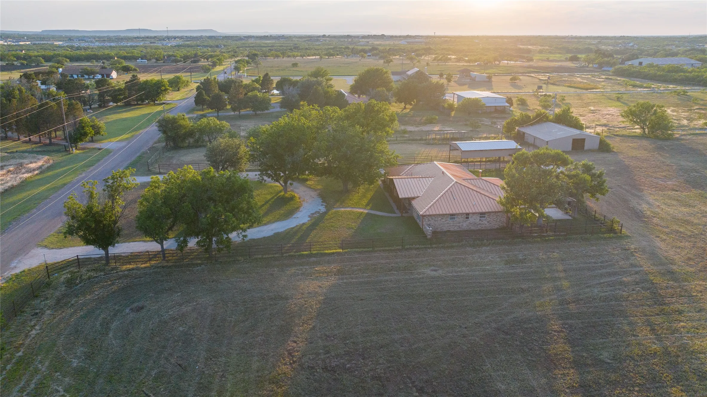 Single Family Residence For Sale in Taylor County , 146 Foothill Road, Abilene, Texas 79602, 3 Bedroom, 2 Bathroom, 2 Garage spaces, 2,025 Sqft, built in 1983, mls#21286505, Real Estate Agent in Abilene, Homes For Sale in Taylor county, Homes For Sale in Abilene, Realtor in Abilene Texas, Real Estate Brokerage Independent Realty Texas, Luminita Cordes Realtor