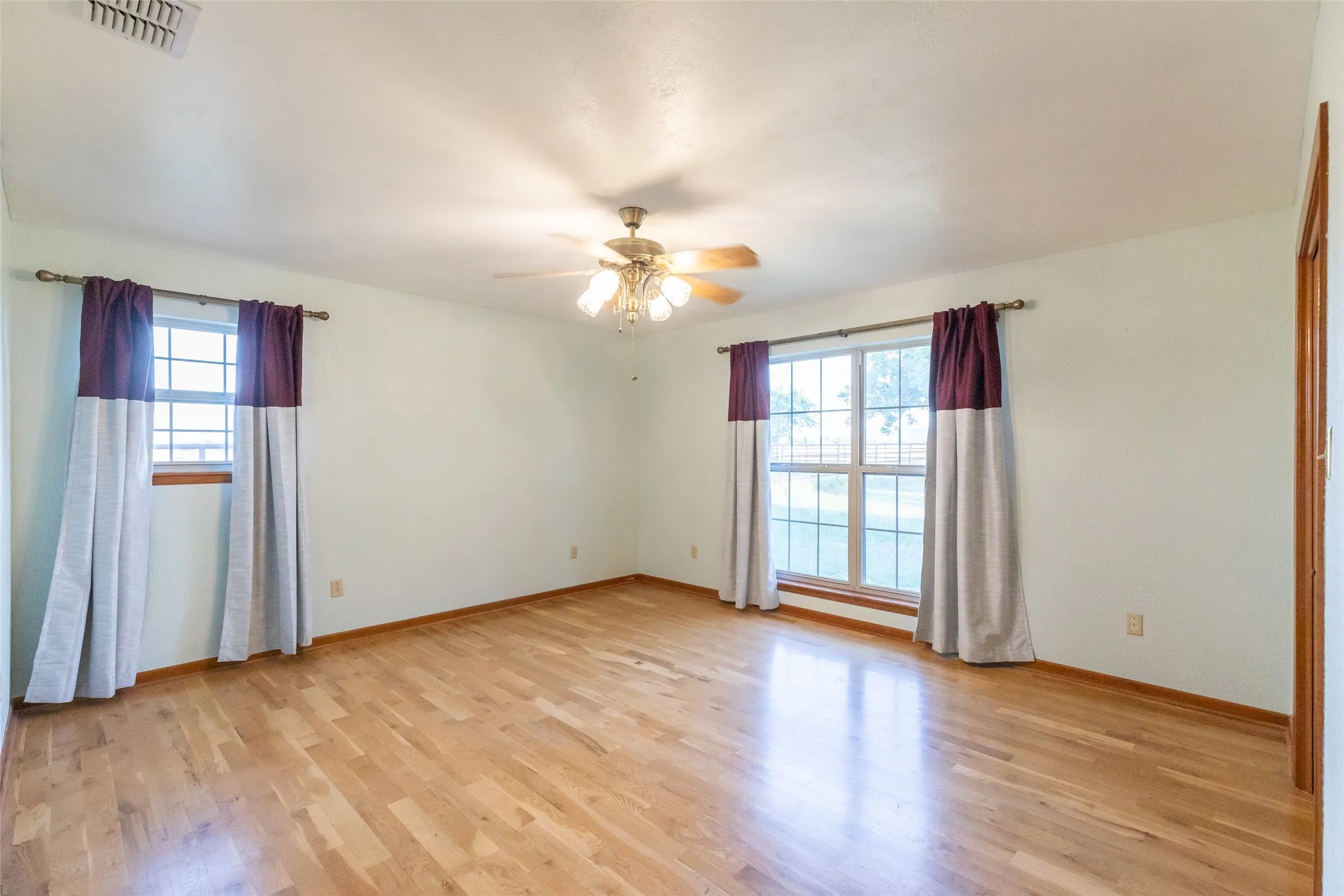 Single Family Residence For Sale in Taylor County , 146 Foothill Road, Abilene, Texas 79602, 3 Bedroom, 2 Bathroom, 2 Garage spaces, 2,025 Sqft, built in 1983, mls#21286505, Real Estate Agent in Abilene, Homes For Sale in Taylor county, Homes For Sale in Abilene, Realtor in Abilene Texas, Real Estate Brokerage Independent Realty Texas, Luminita Cordes Realtor