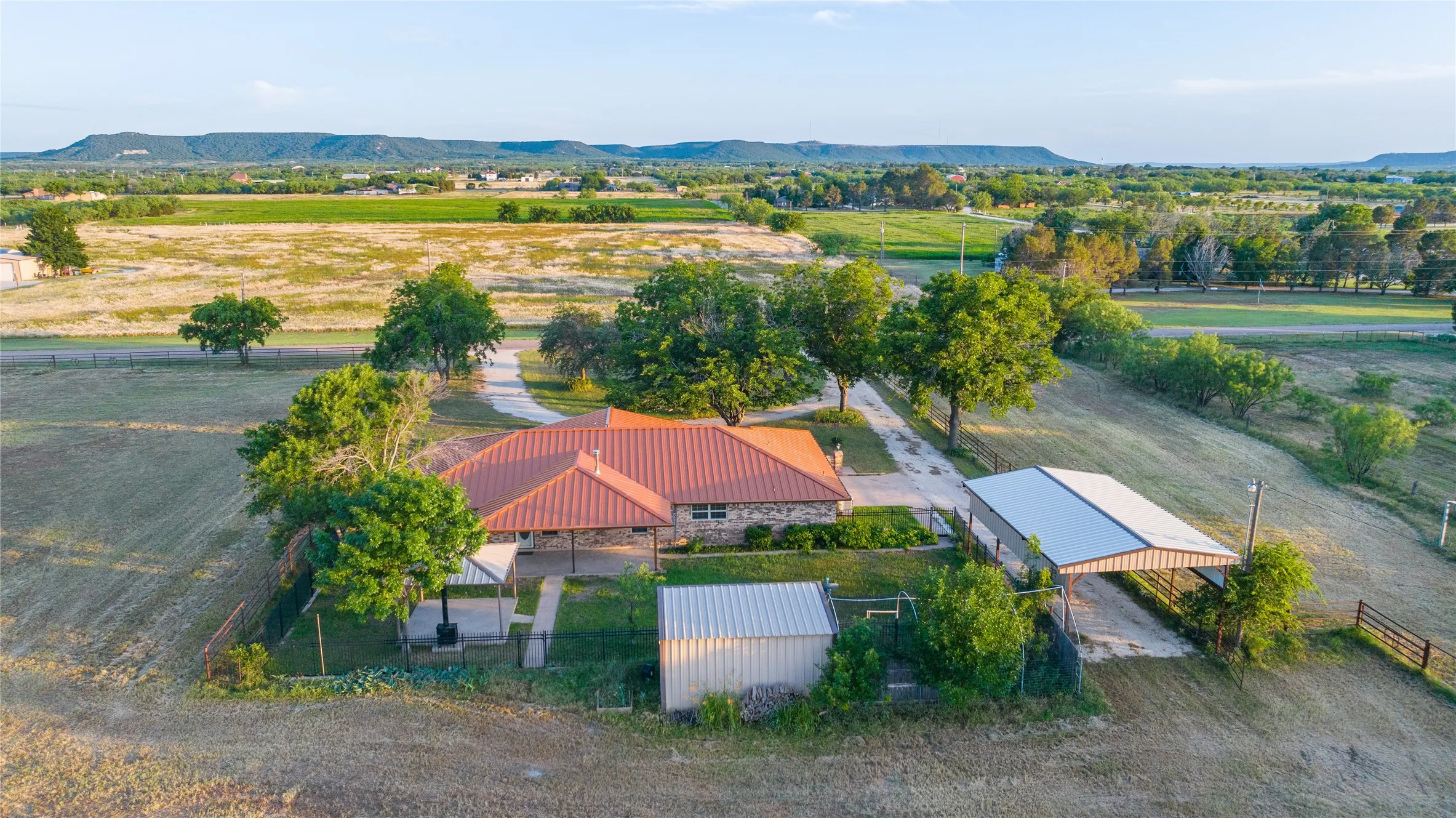 Single Family Residence For Sale in Taylor County , 146 Foothill Road, Abilene, Texas 79602, 3 Bedroom, 2 Bathroom, 2 Garage spaces, 2,025 Sqft, built in 1983, mls#21286505, Real Estate Agent in Abilene, Homes For Sale in Taylor county, Homes For Sale in Abilene, Realtor in Abilene Texas, Real Estate Brokerage Independent Realty Texas, Luminita Cordes Realtor
