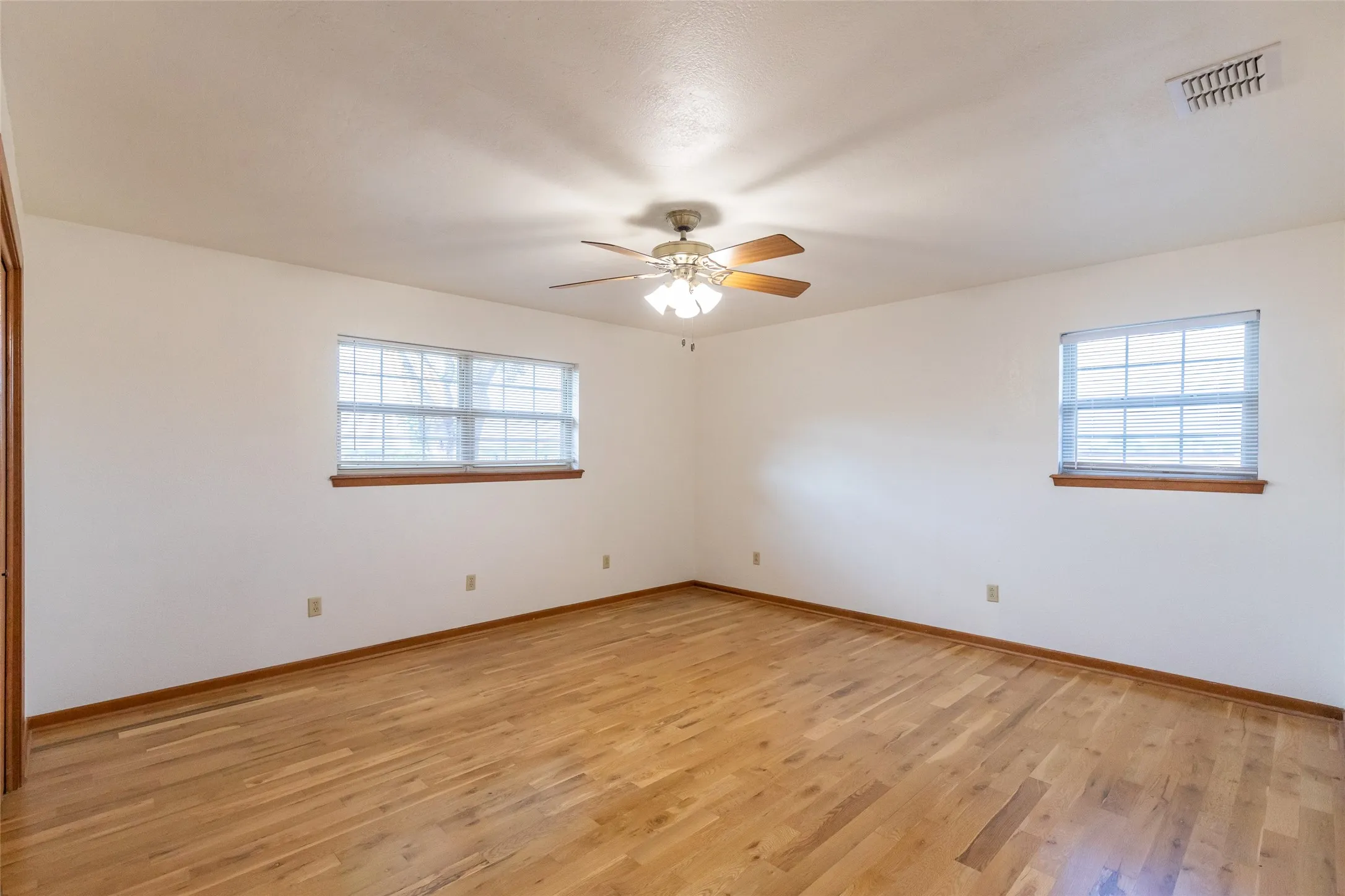 Single Family Residence For Sale in Taylor County , 146 Foothill Road, Abilene, Texas 79602, 3 Bedroom, 2 Bathroom, 2 Garage spaces, 2,025 Sqft, built in 1983, mls#21286505, Real Estate Agent in Abilene, Homes For Sale in Taylor county, Homes For Sale in Abilene, Realtor in Abilene Texas, Real Estate Brokerage Independent Realty Texas, Luminita Cordes Realtor